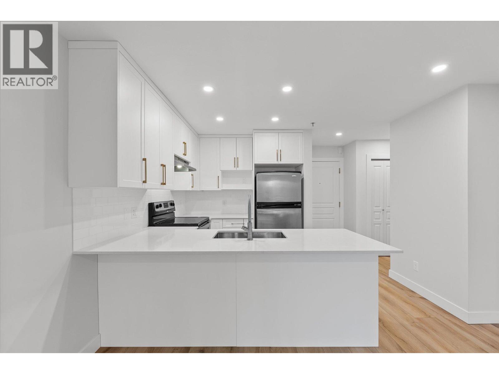 333 1099 Sunset Drive, Kelowna