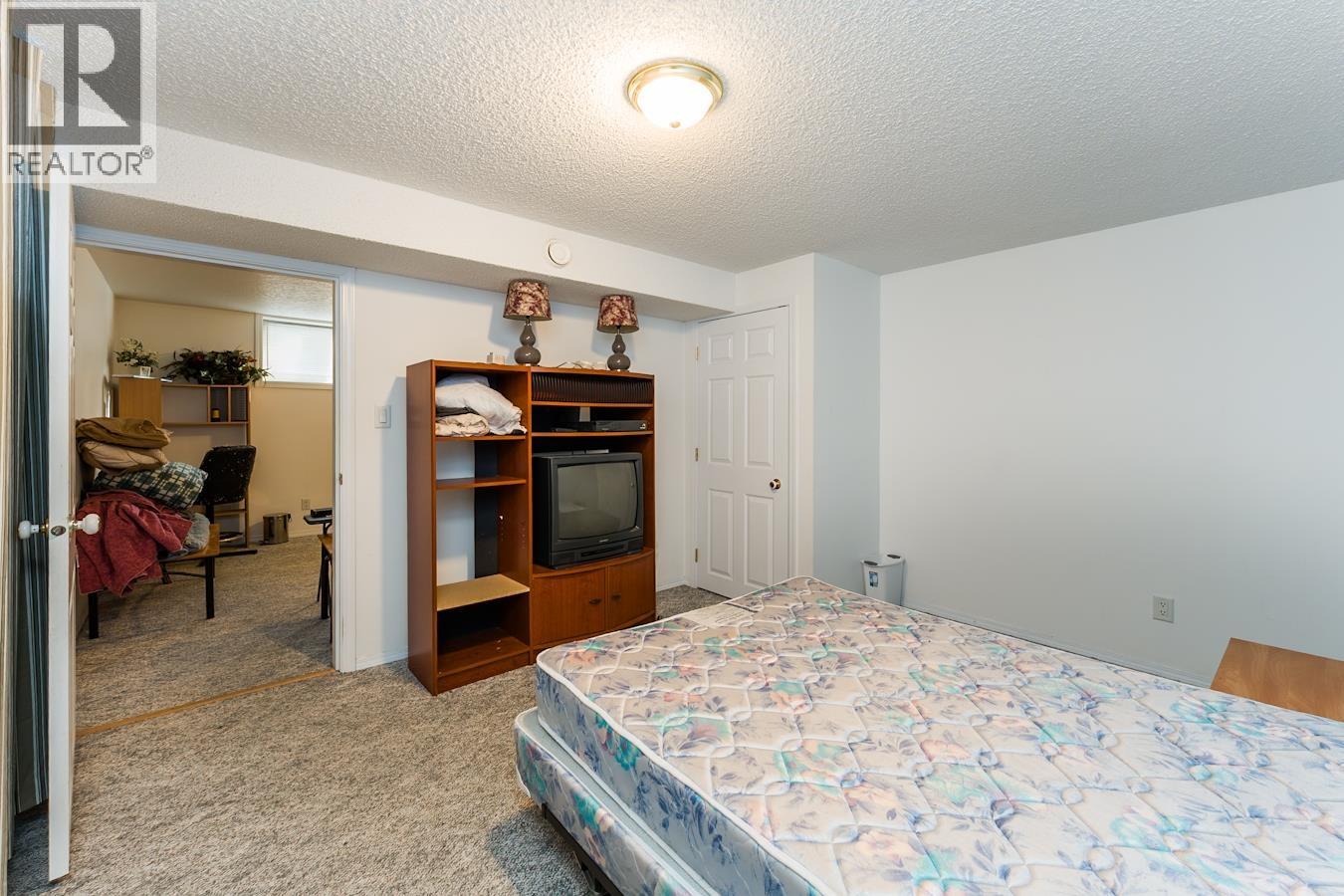 231 WATSON CRESCENT - 6