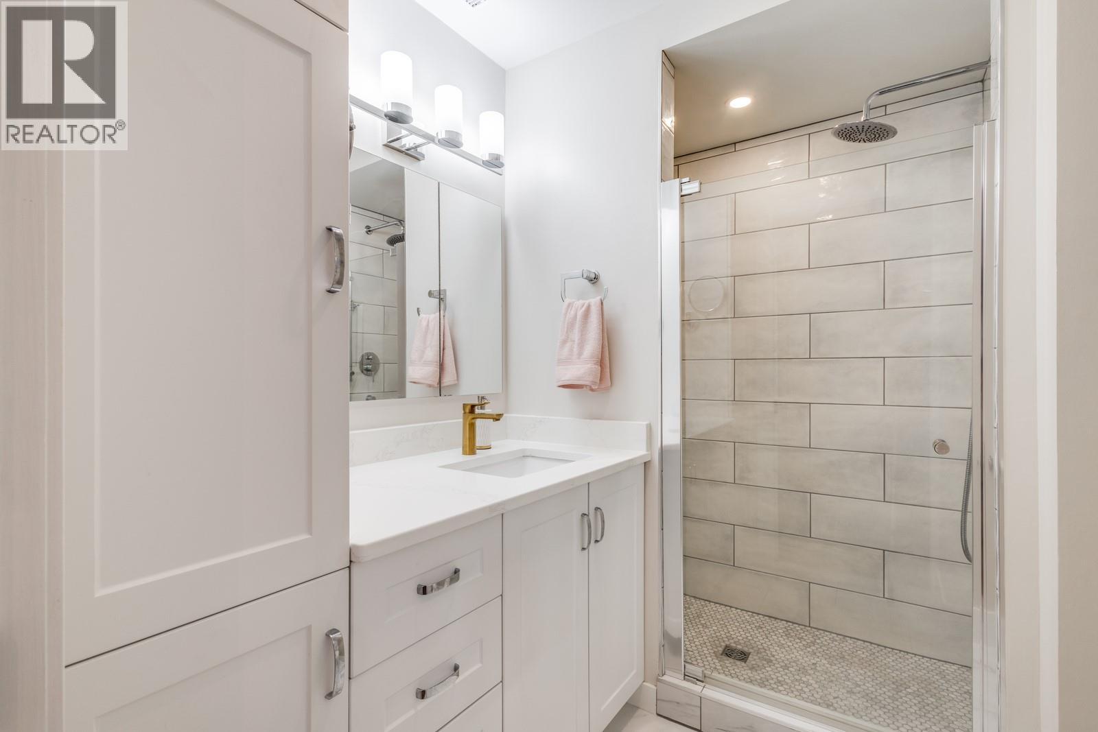  2230 Golf Course Drive, West Kelowna