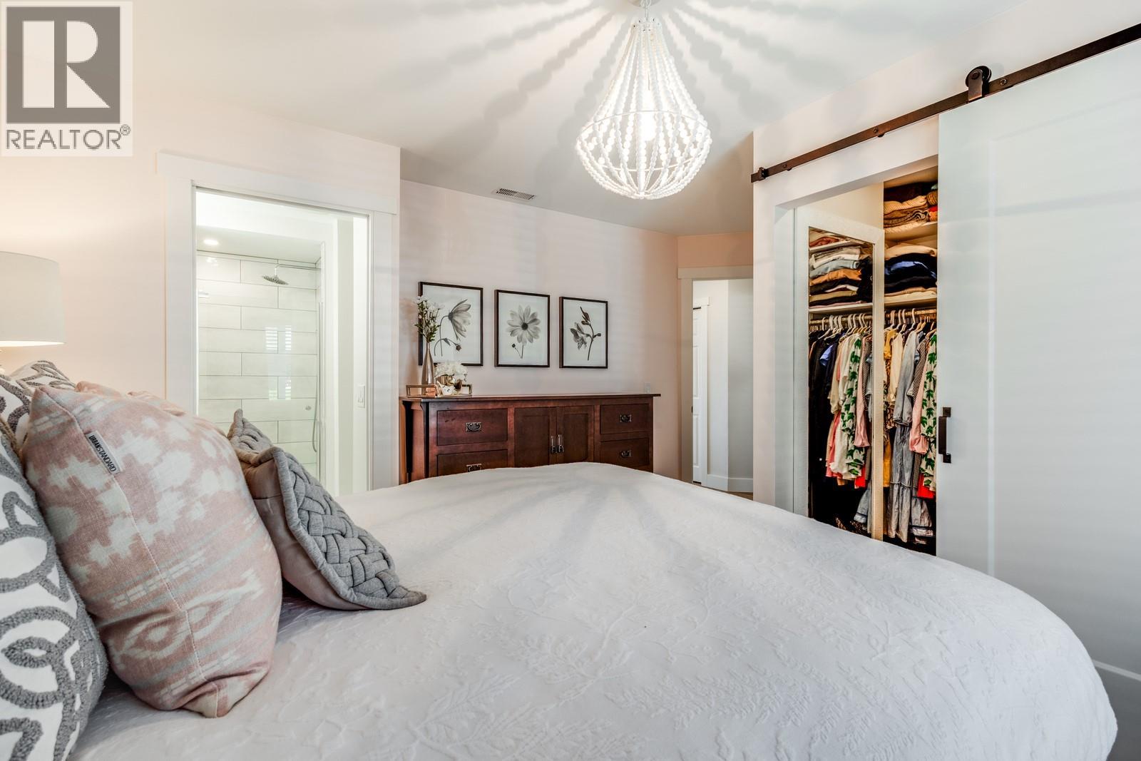  2230 Golf Course Drive, West Kelowna