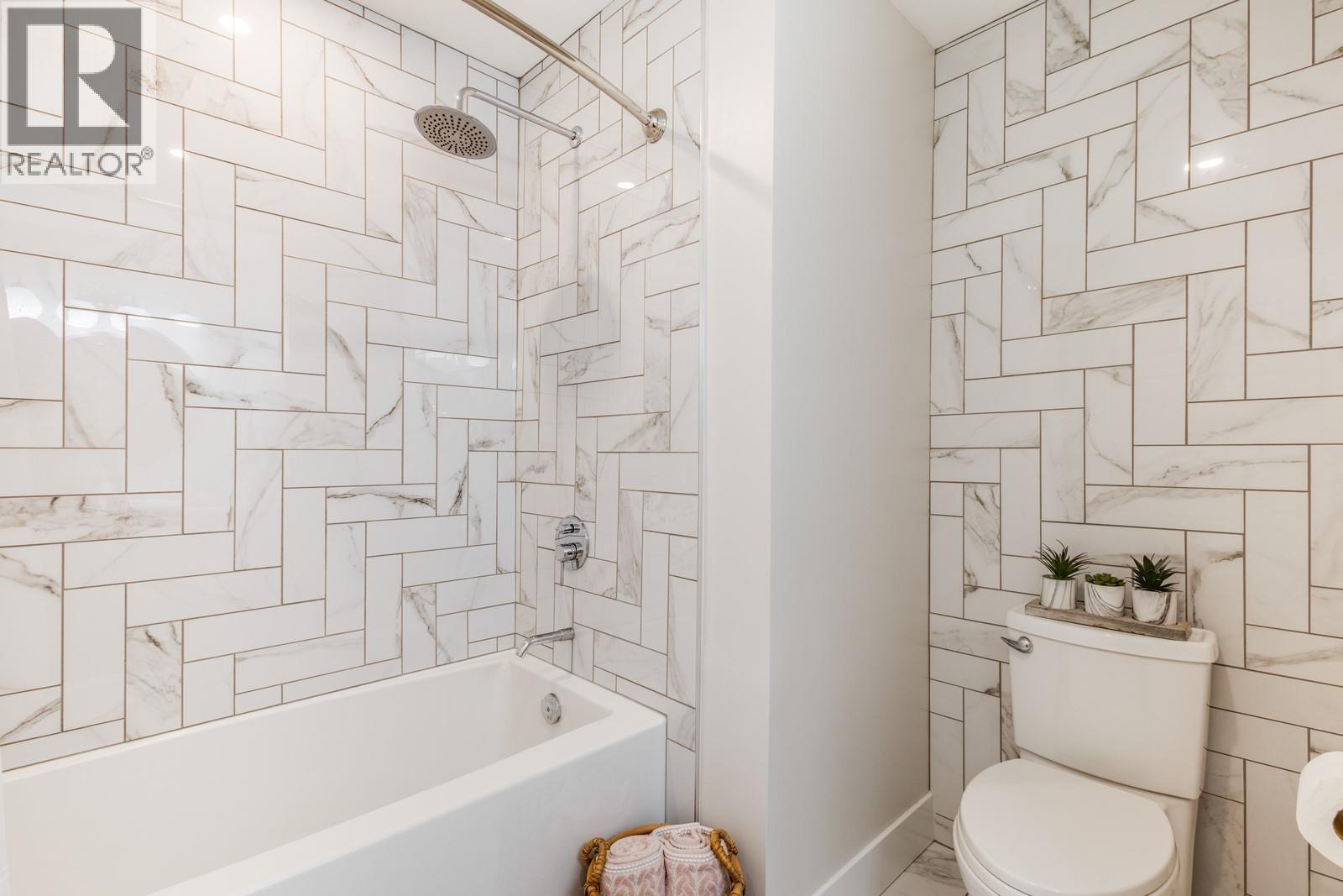  2230 Golf Course Drive, West Kelowna