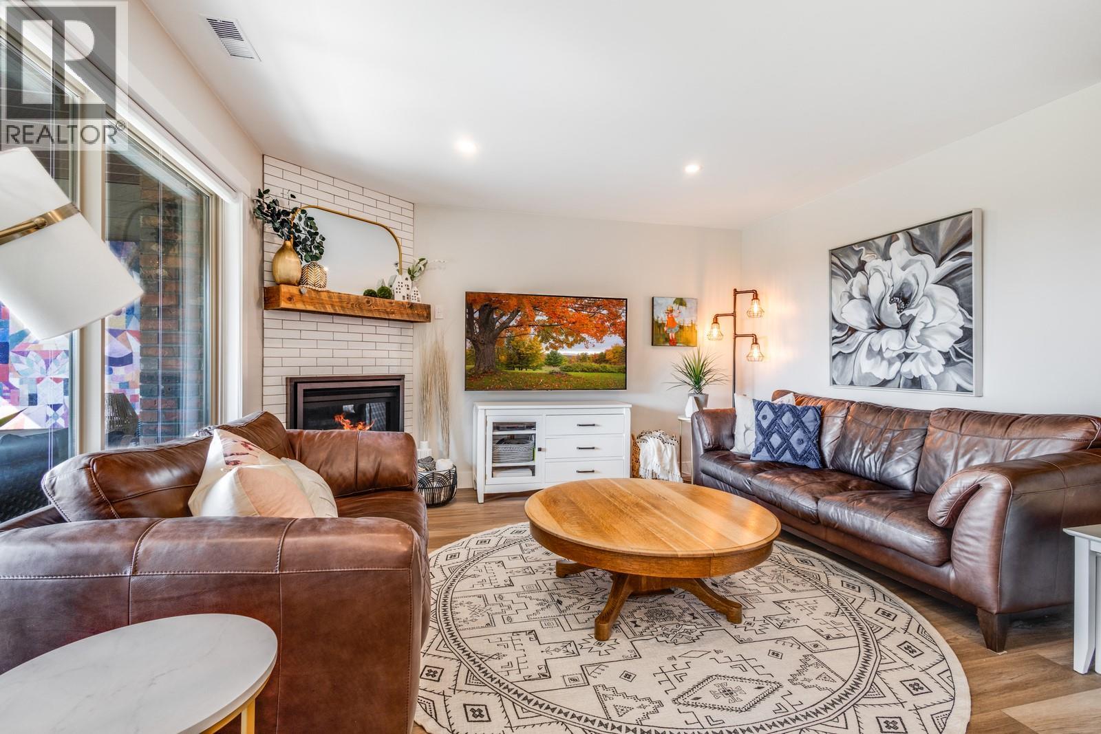  2230 Golf Course Drive, West Kelowna