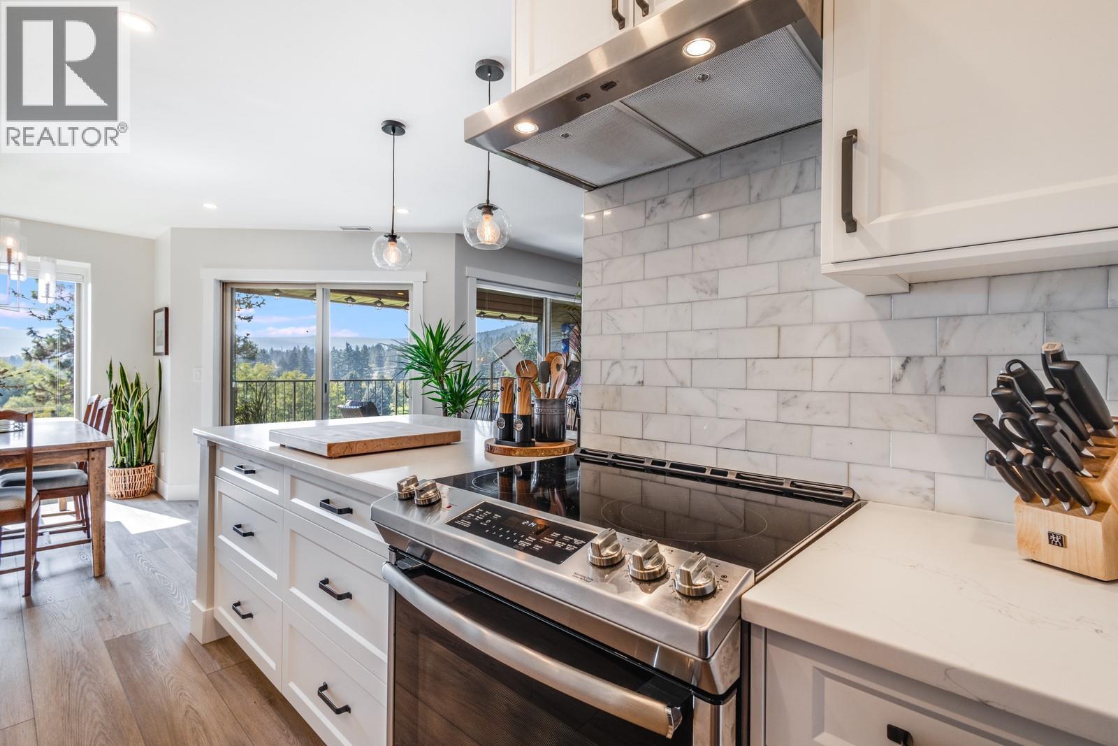  2230 Golf Course Drive, West Kelowna