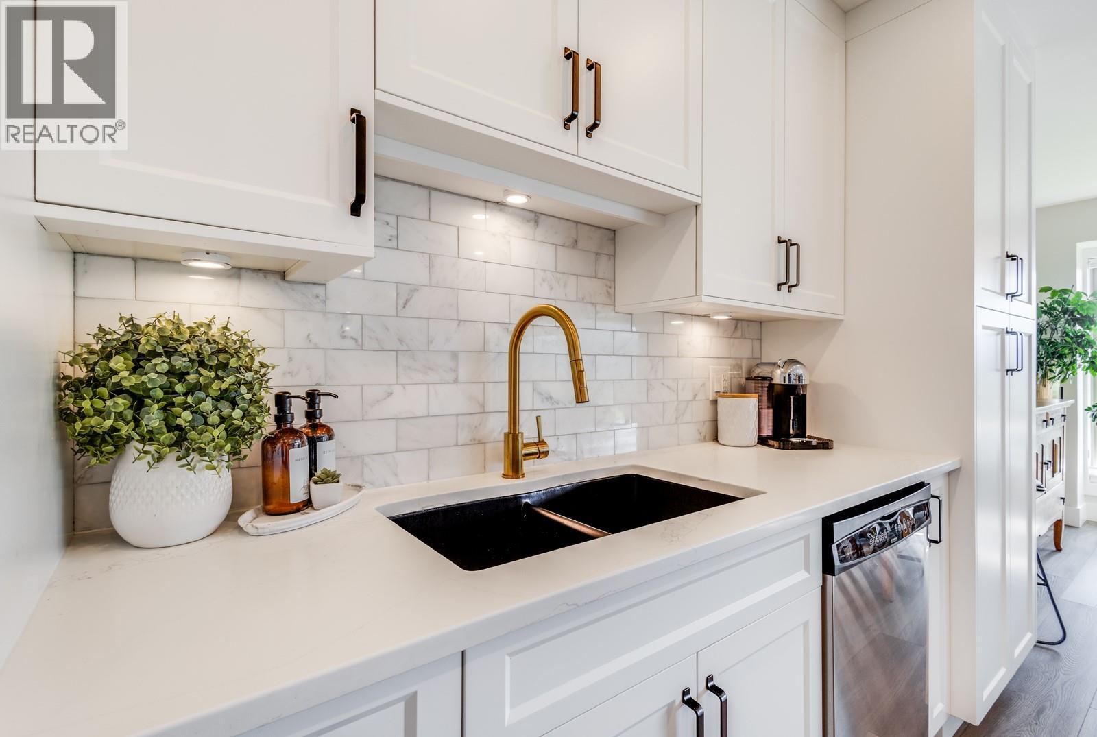  2230 Golf Course Drive, West Kelowna