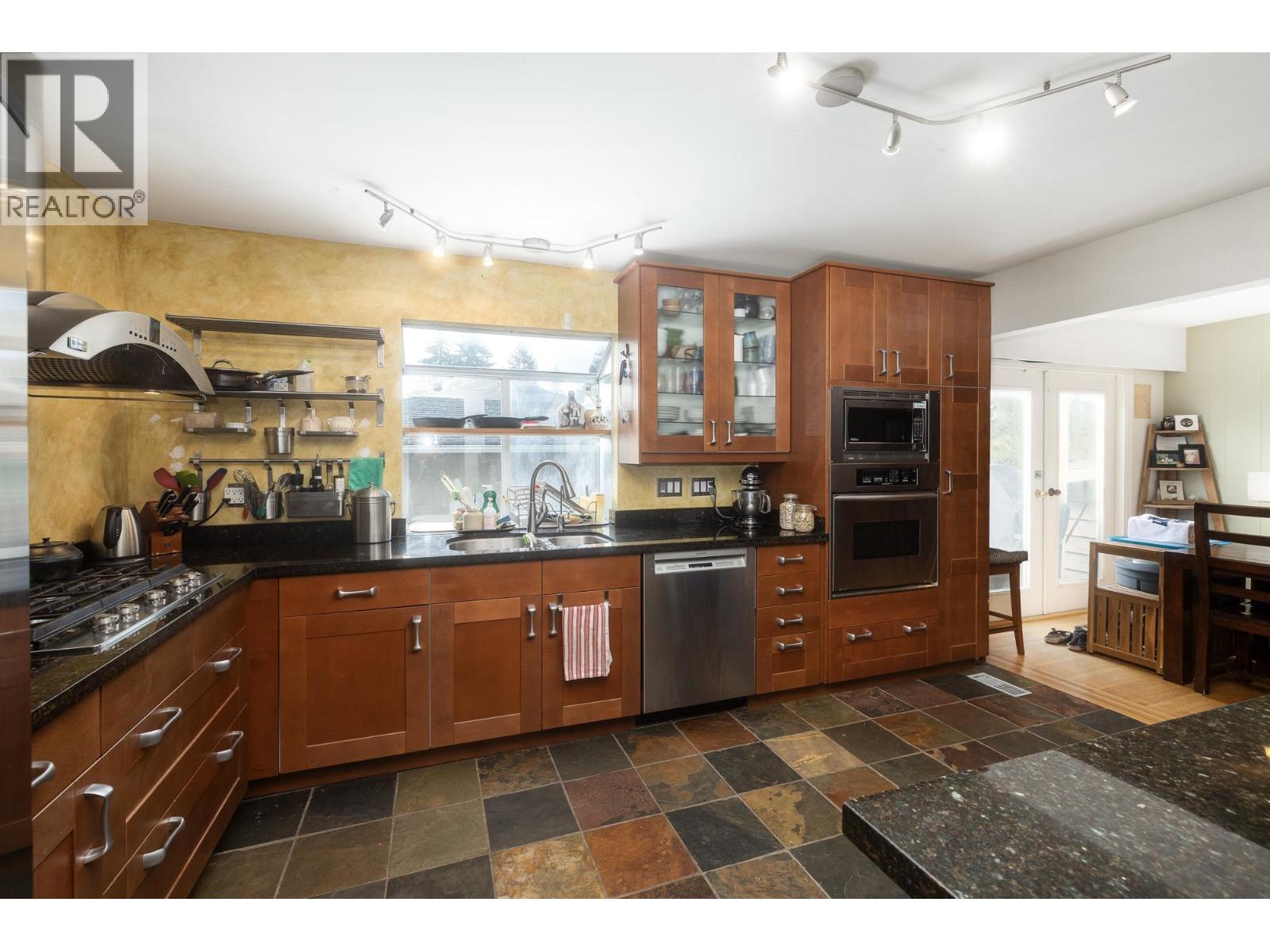 2041 TOMPKINS CRESCENT, North Vancouver