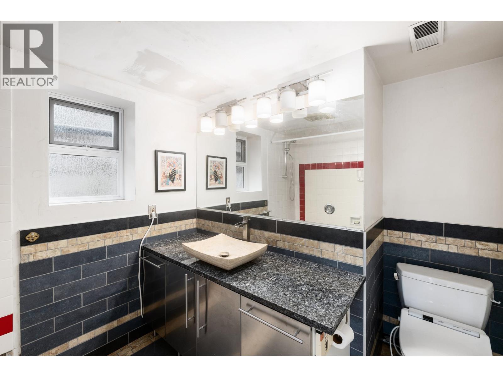 2041 TOMPKINS CRESCENT, North Vancouver