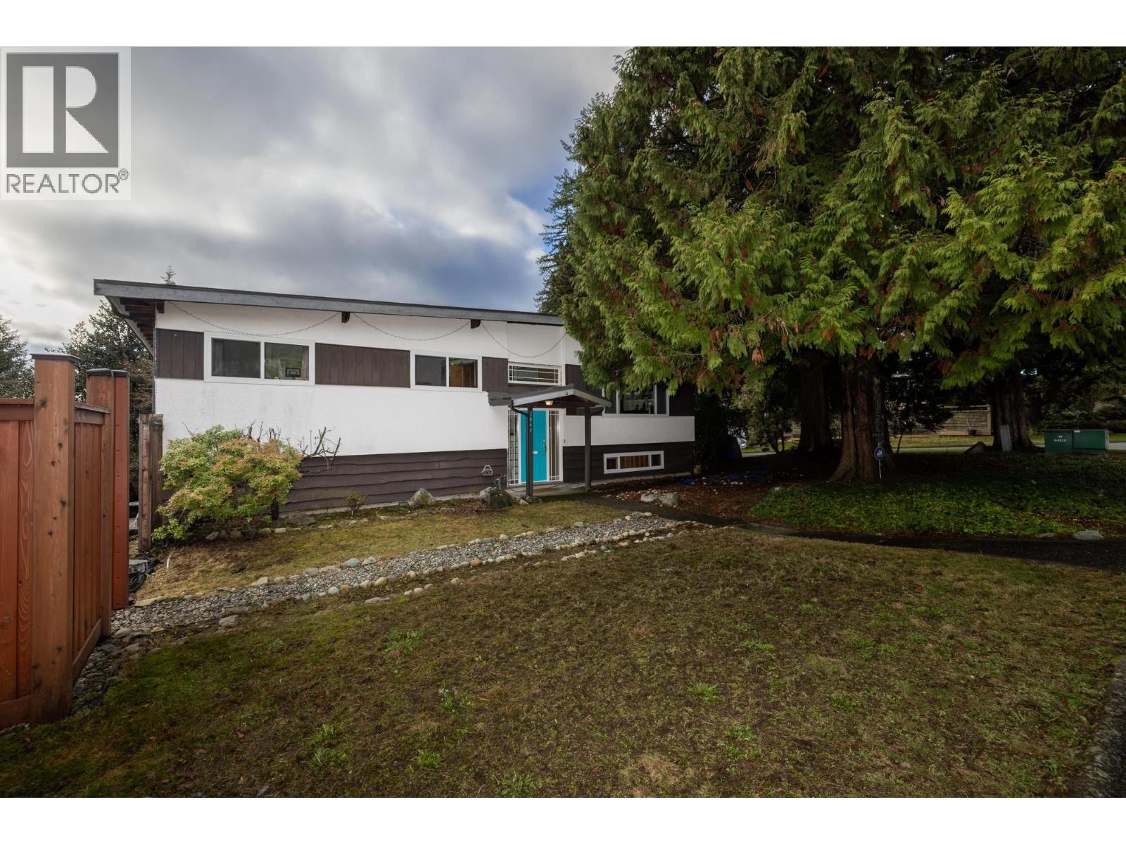 2041 TOMPKINS CRESCENT, North Vancouver