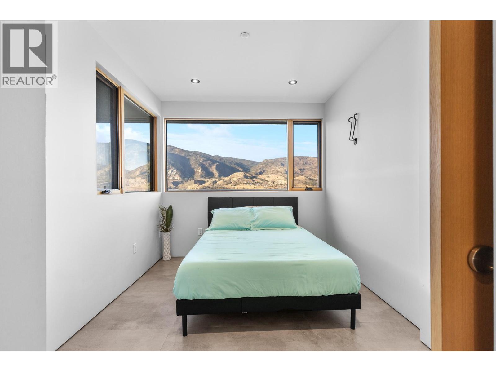 4043 Lakeside Road, Penticton