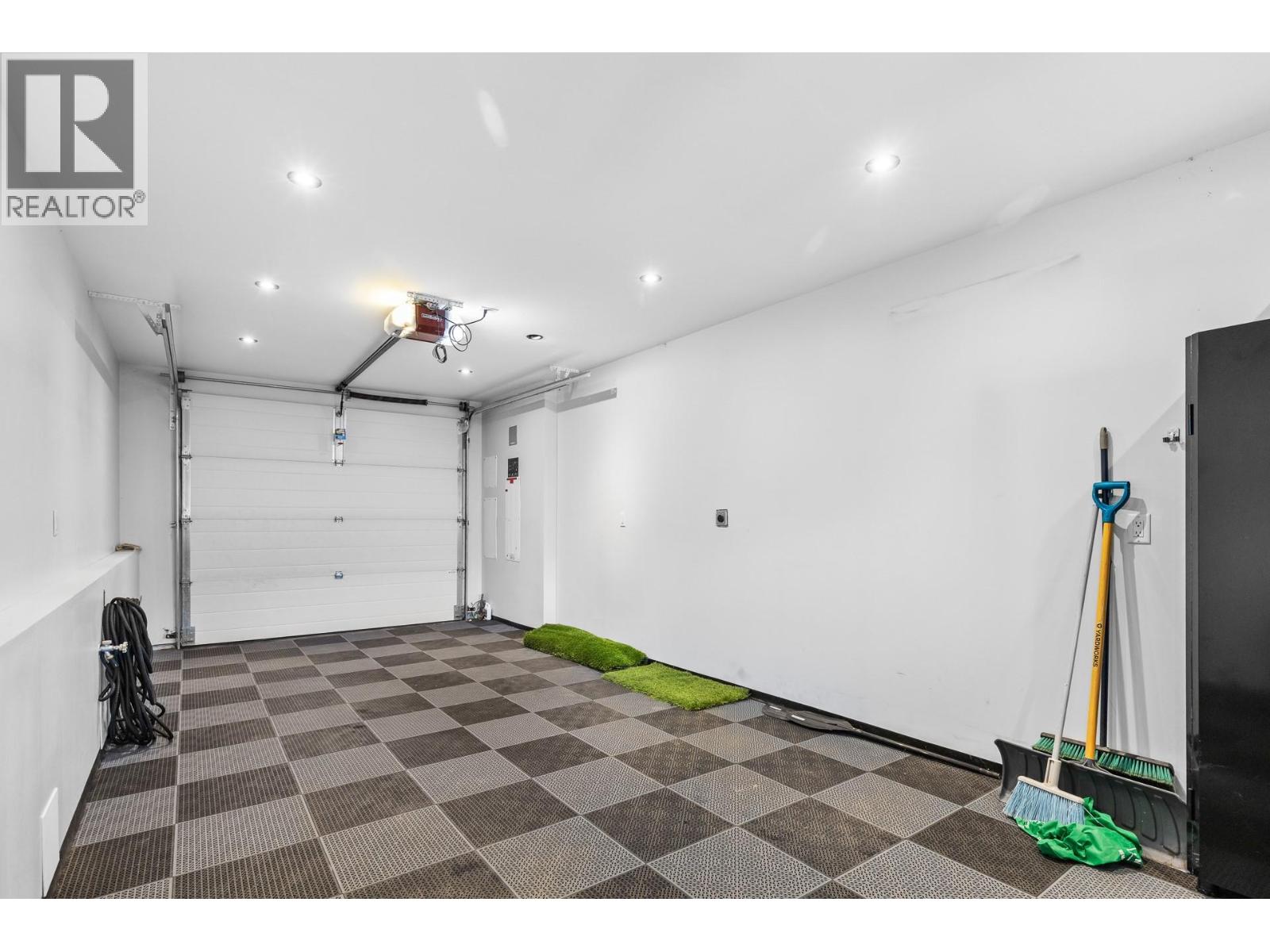 4043 Lakeside Road, Penticton