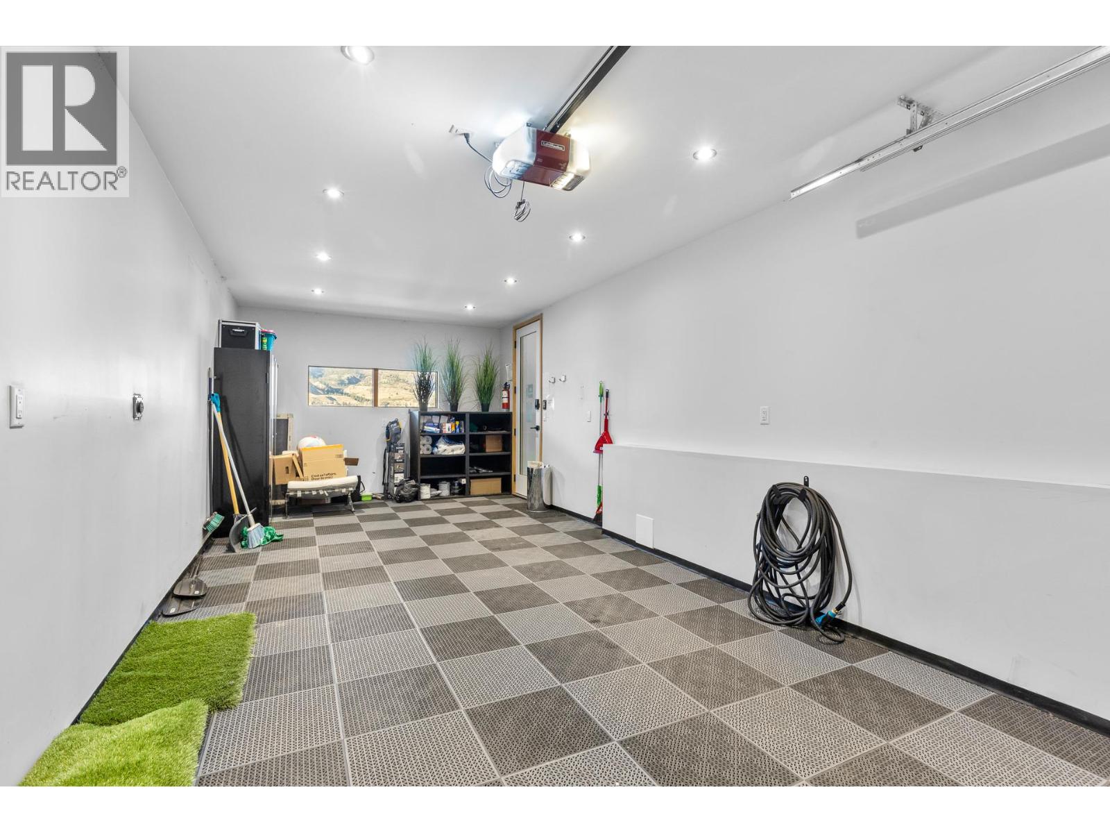 4043 Lakeside Road, Penticton