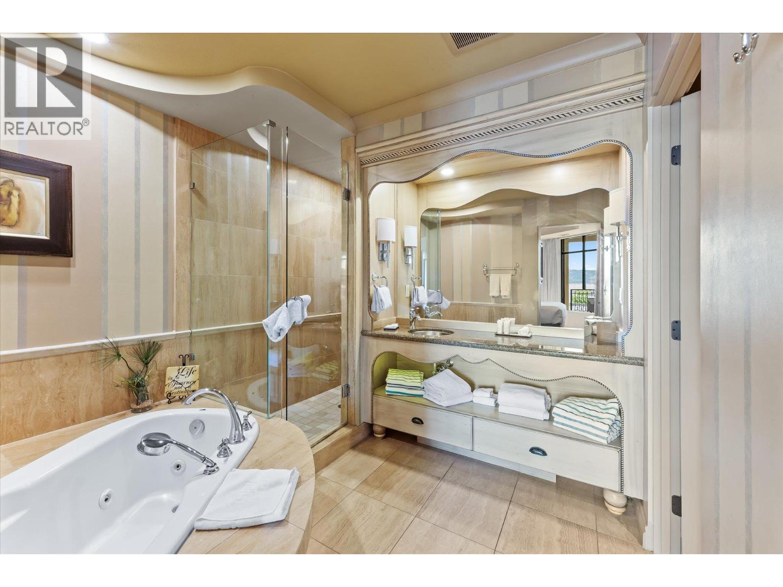 355 1288 Water Street, Kelowna