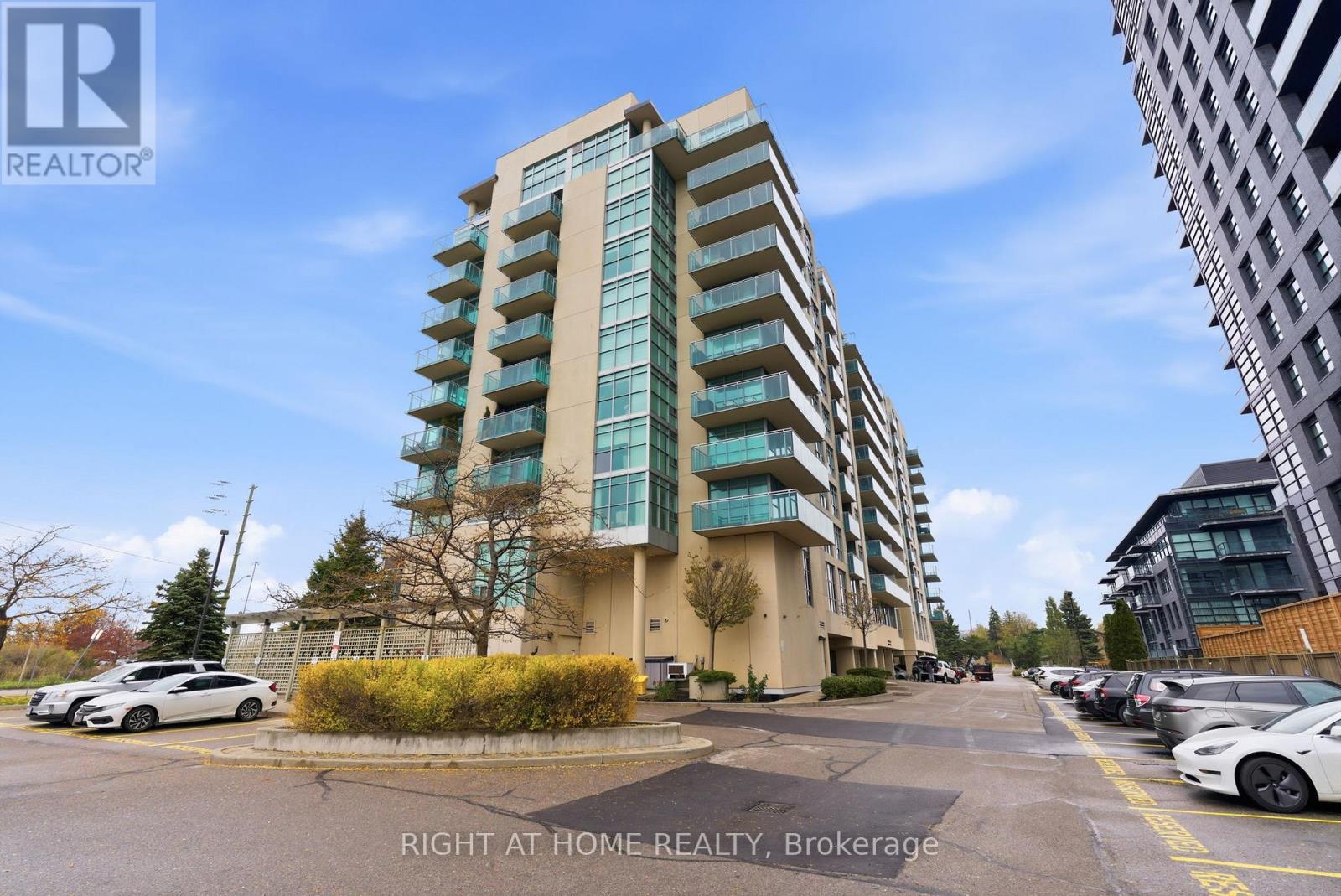 1600 Charles Unit 711 photo 3