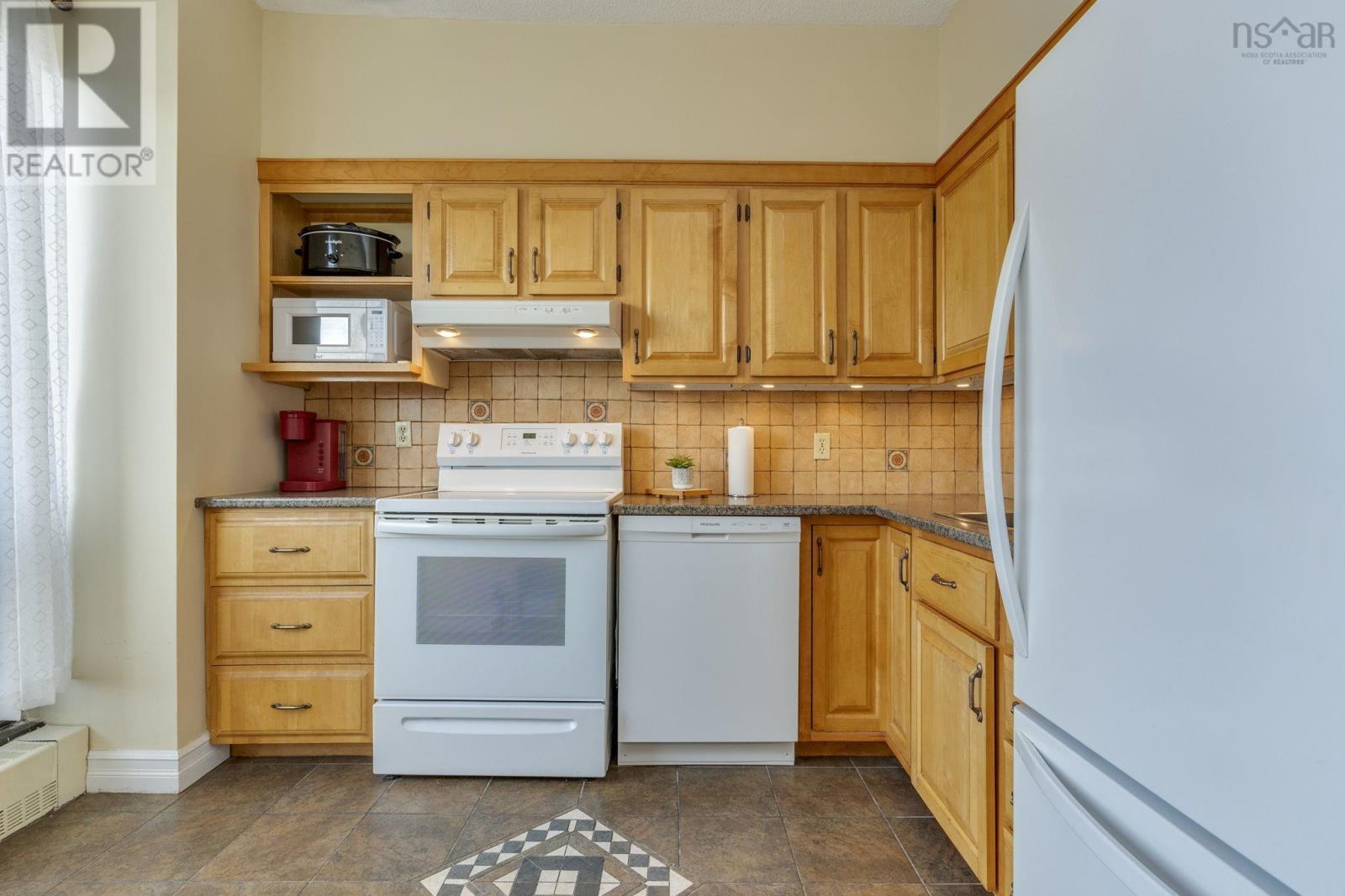 Property 16 of 37 of 607 6095 Coburg Road