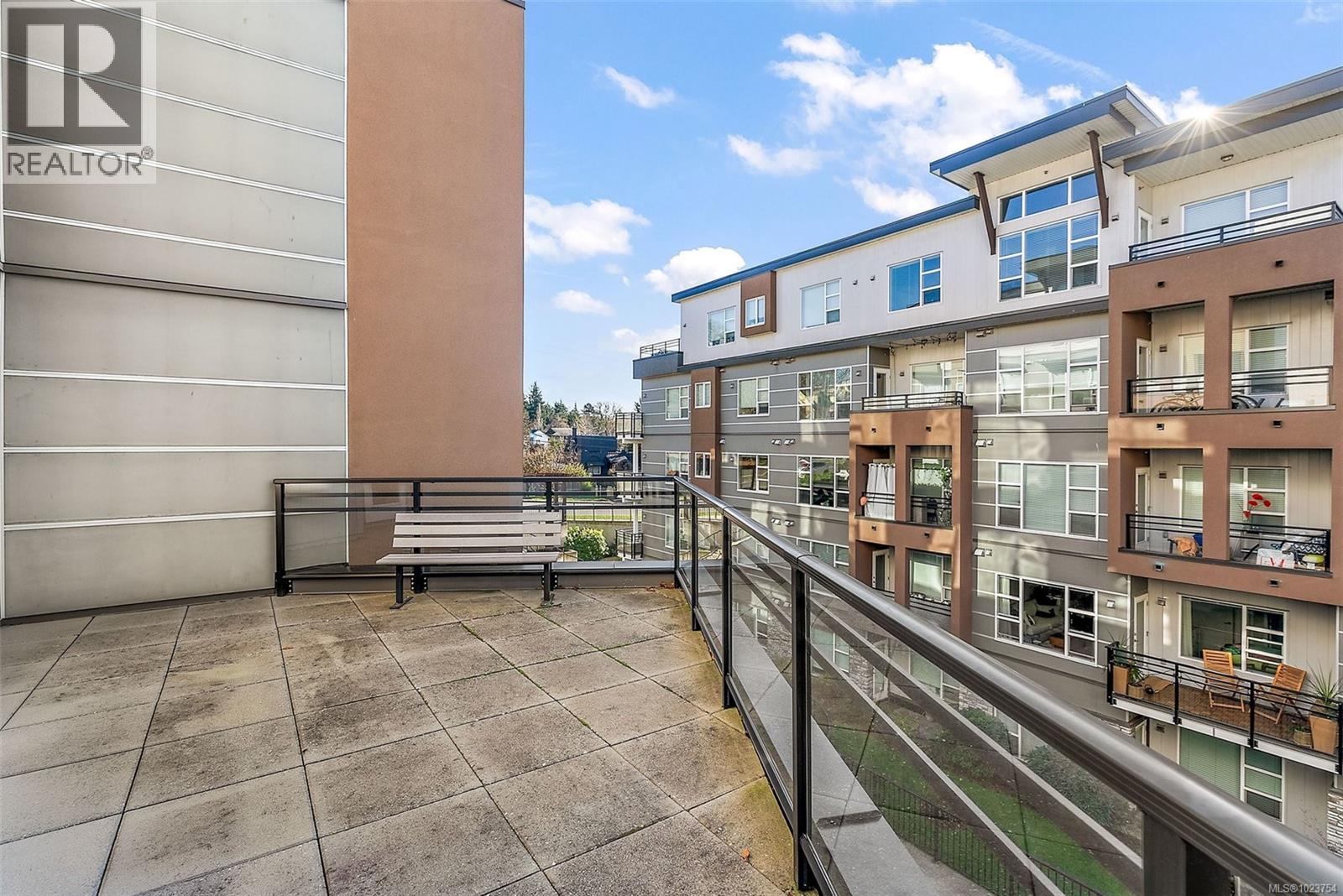 301 1018 Inverness Road, Saanich