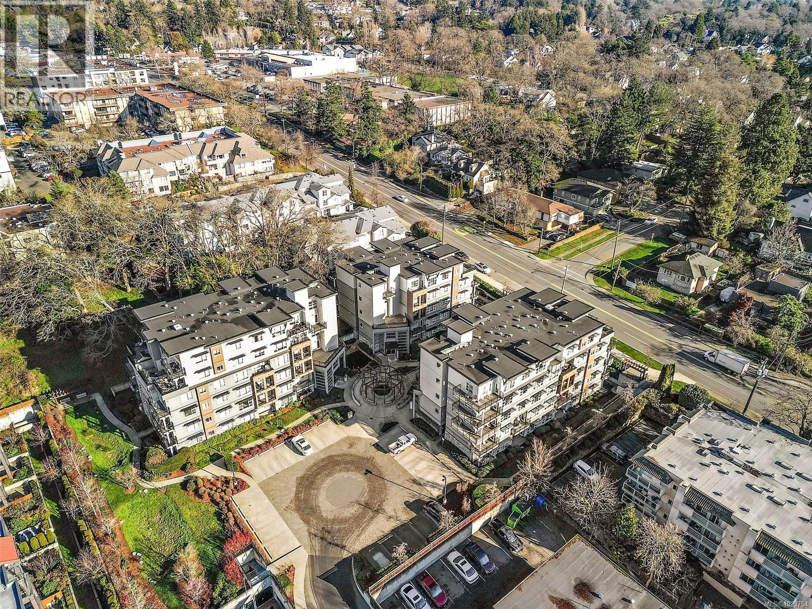 301 1018 Inverness Road, Saanich