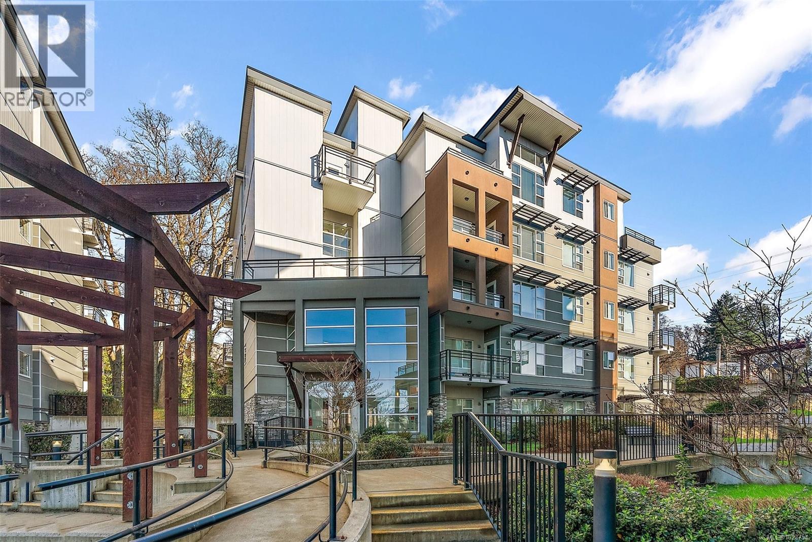 301 1018 Inverness Road, Saanich