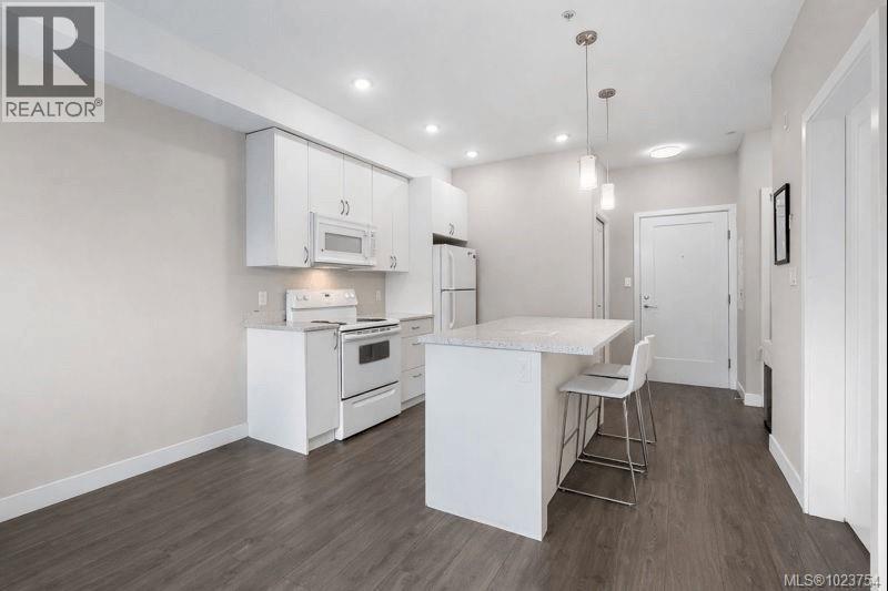 301 1018 Inverness Road, Saanich