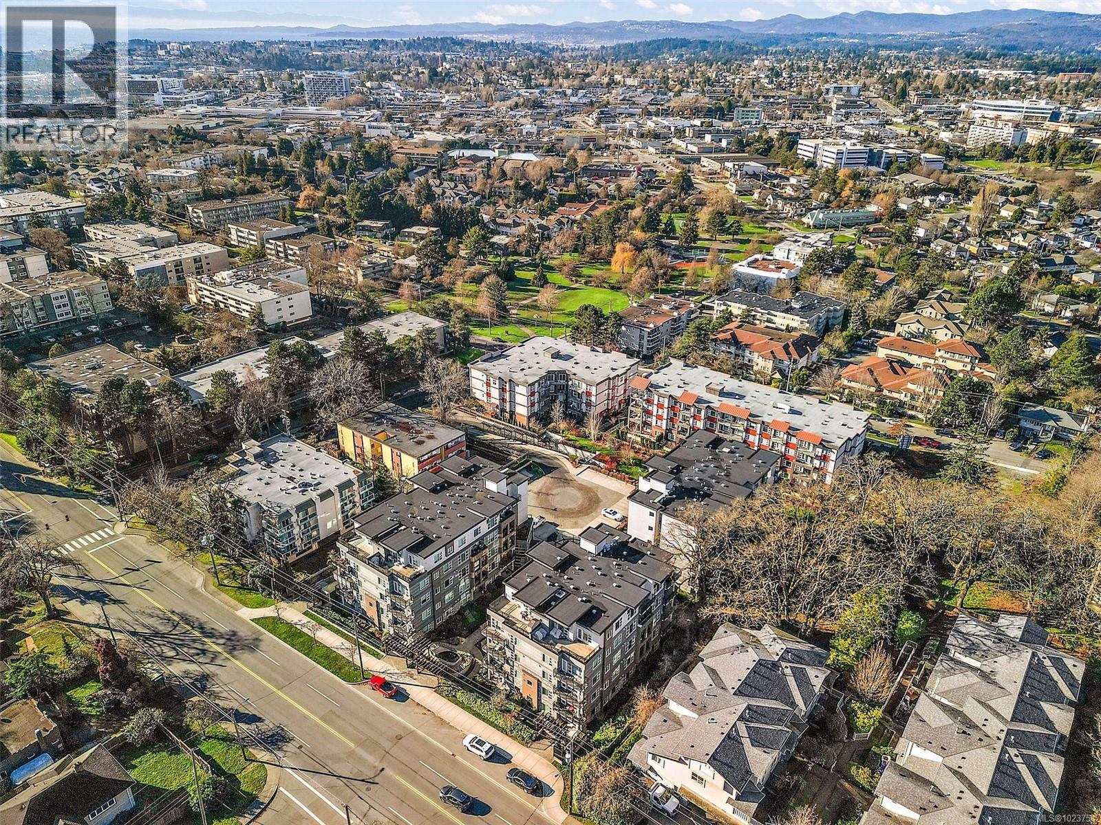 301 1018 Inverness Road, Saanich