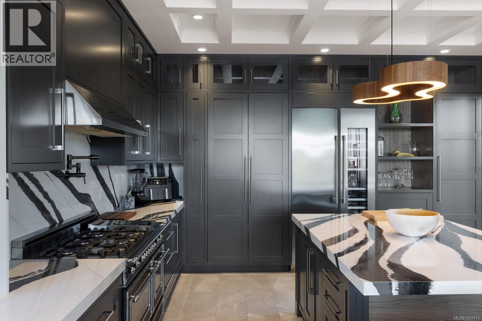  10865 Fernie Wynd Road, North Saanich