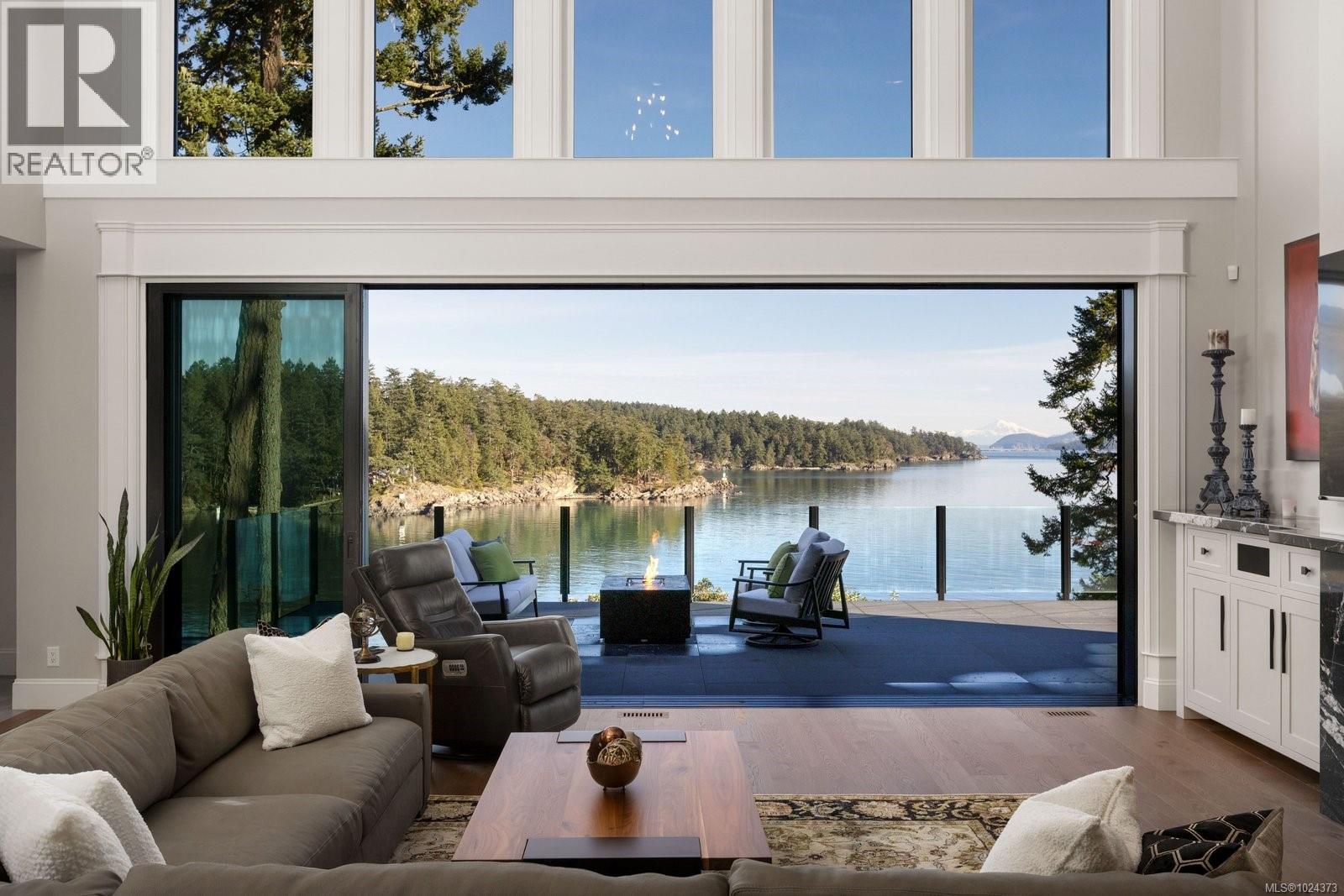  10865 Fernie Wynd Road, North Saanich