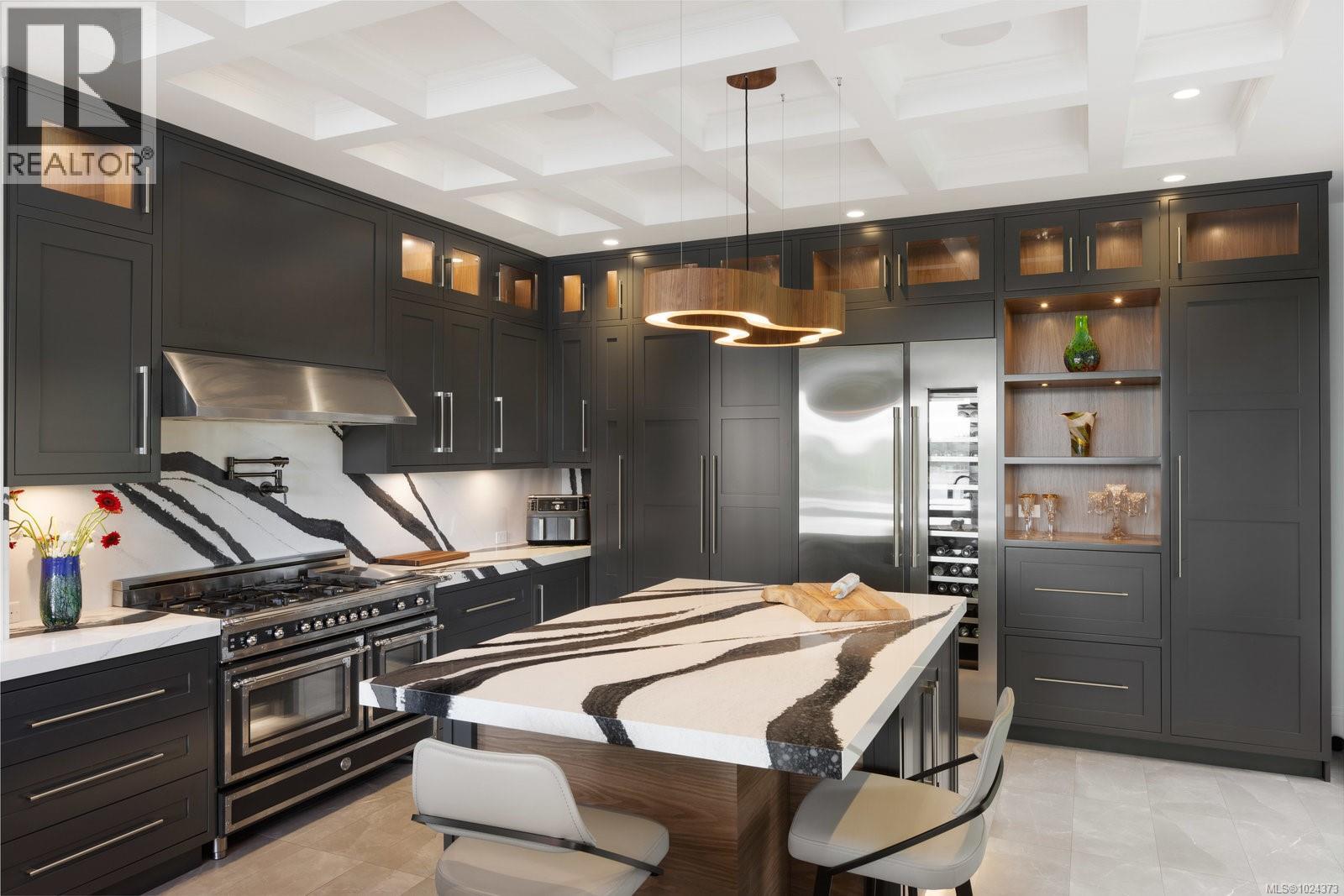  10865 Fernie Wynd Road, North Saanich