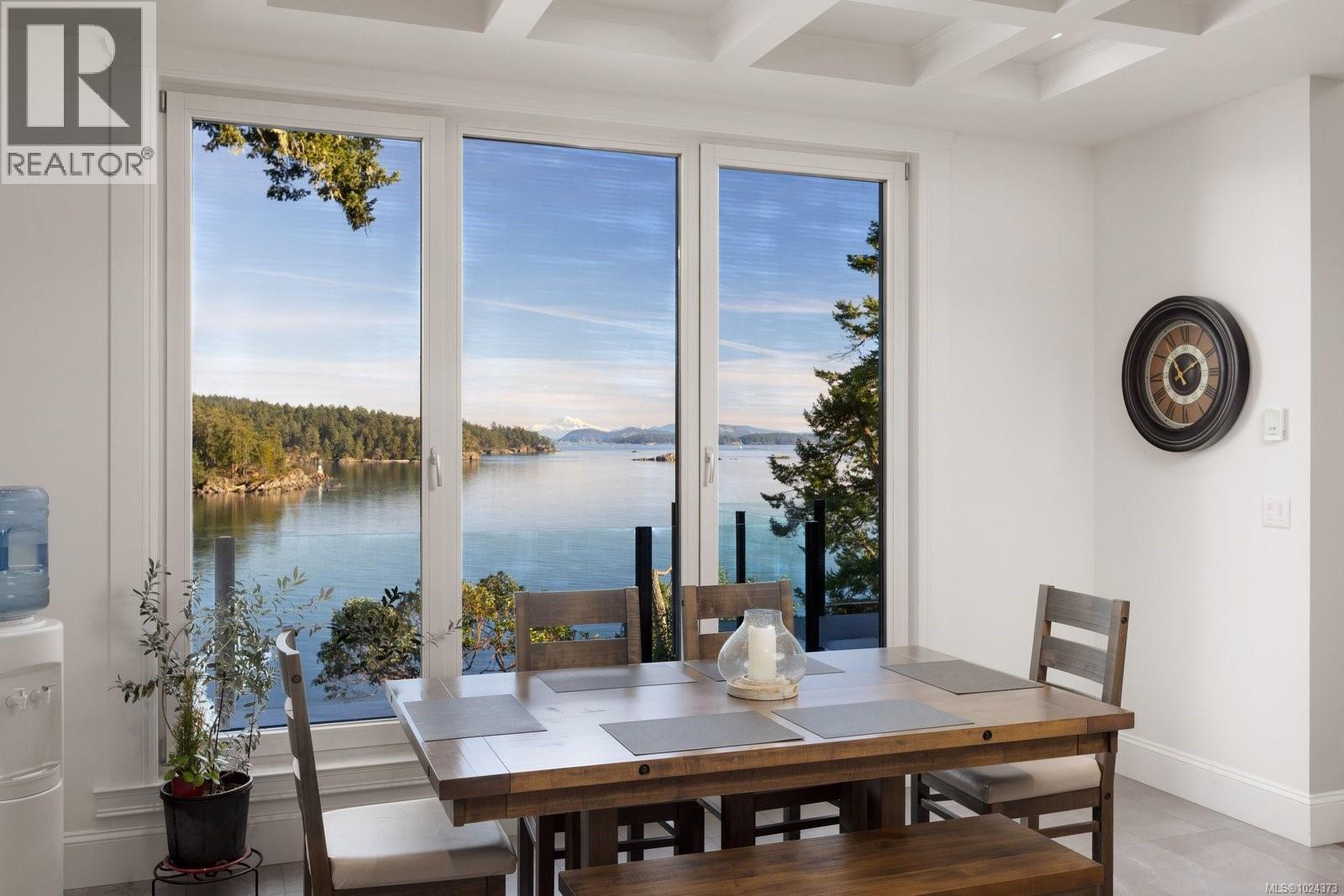  10865 Fernie Wynd Road, North Saanich