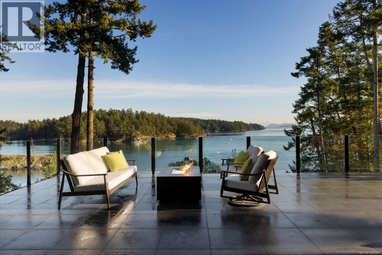  10865 Fernie Wynd Road, North Saanich