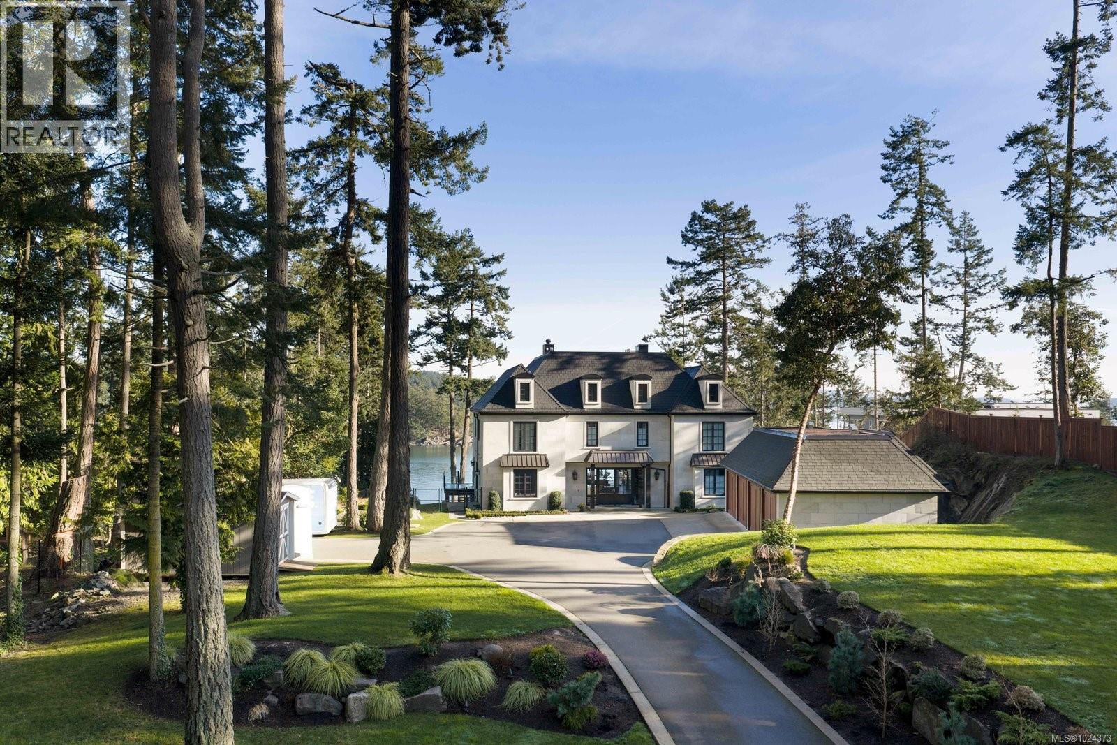  10865 Fernie Wynd Road, North Saanich