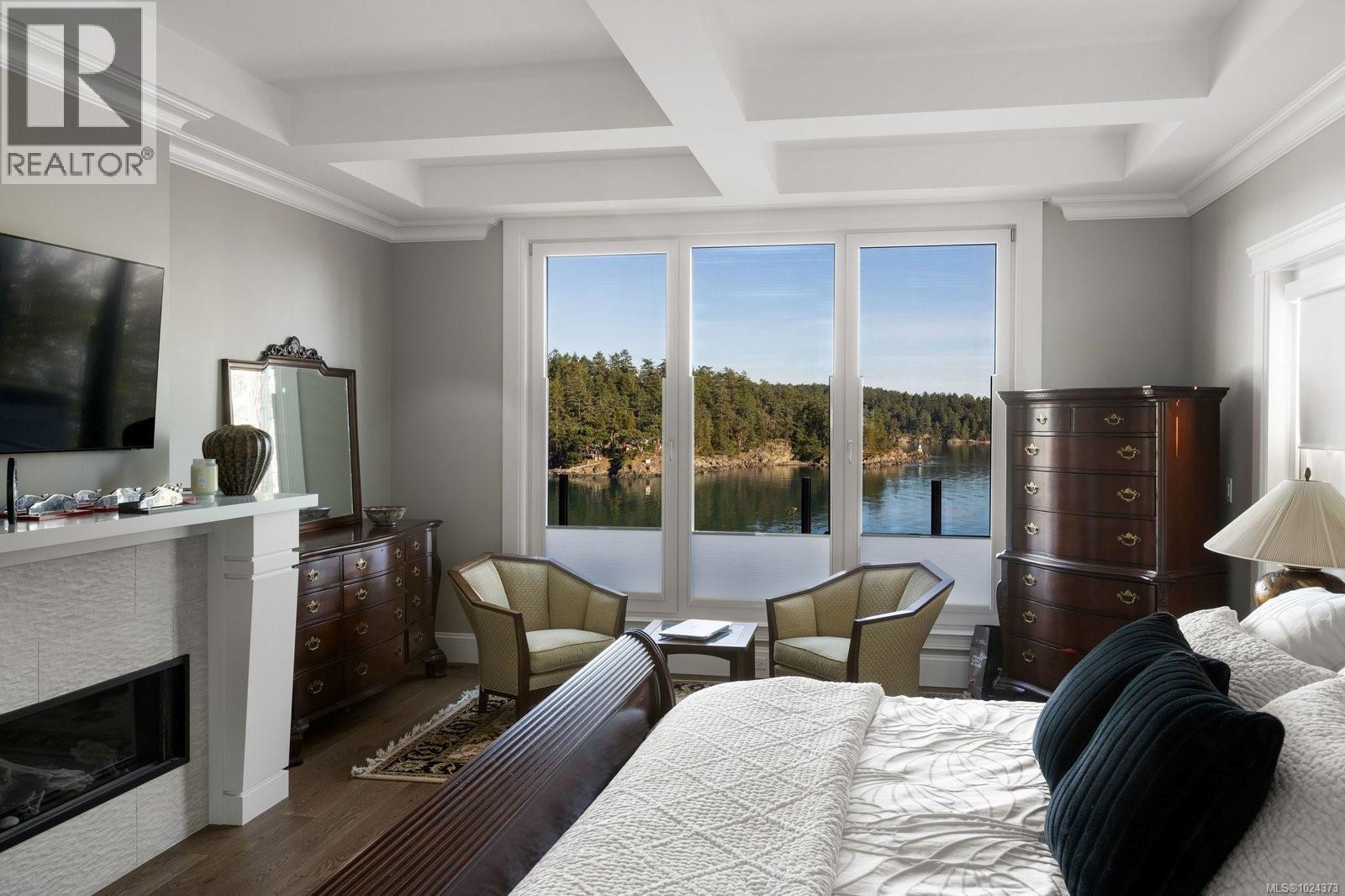  10865 Fernie Wynd Road, North Saanich