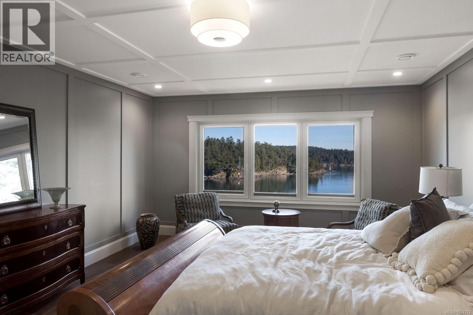  10865 Fernie Wynd Road, North Saanich