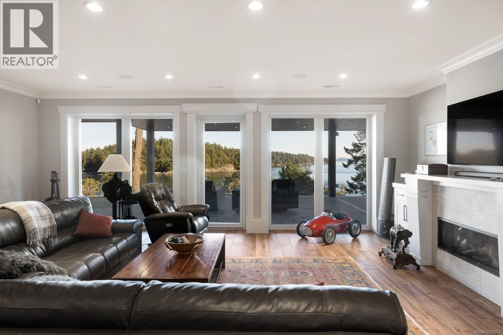  10865 Fernie Wynd Road, North Saanich