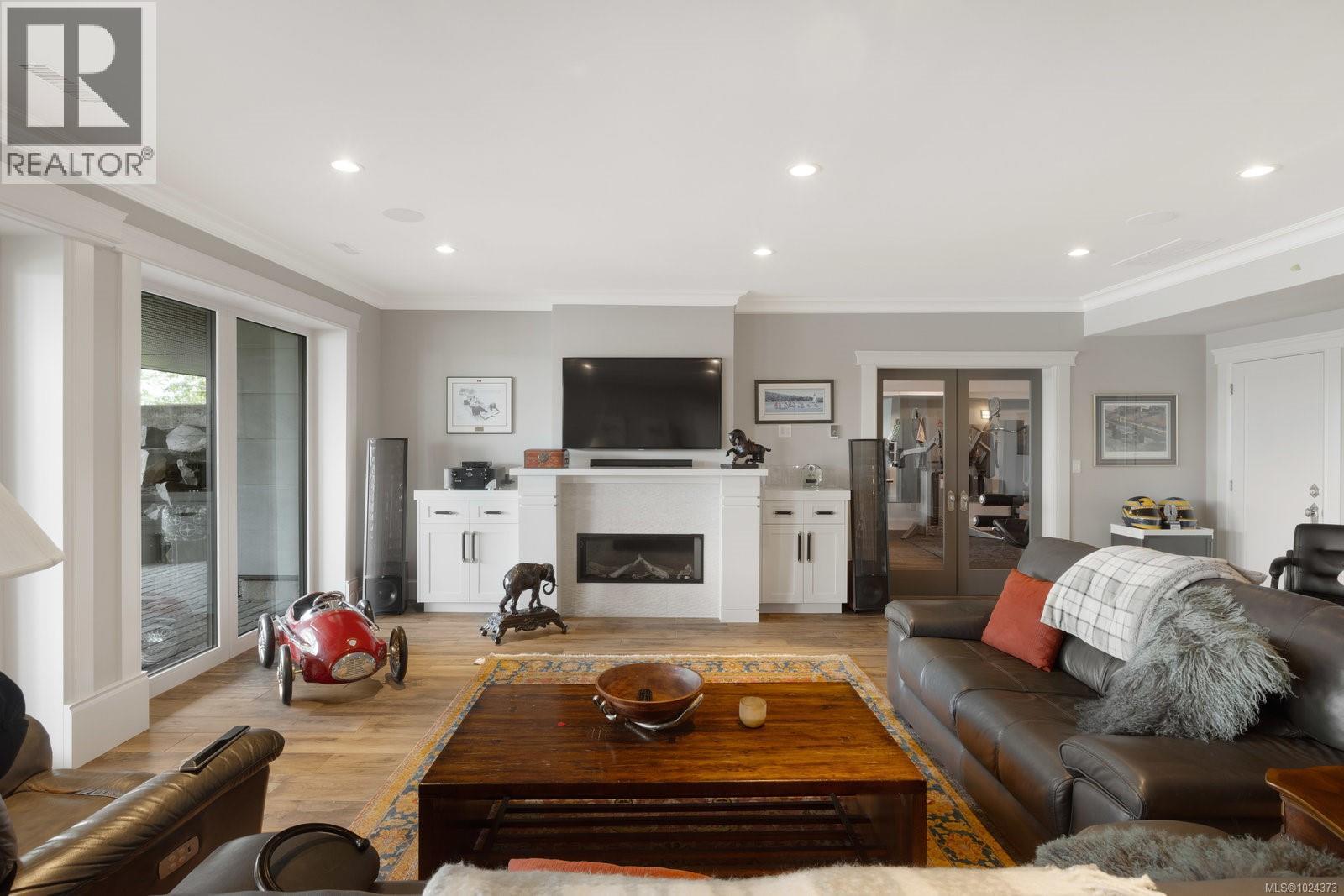  10865 Fernie Wynd Road, North Saanich