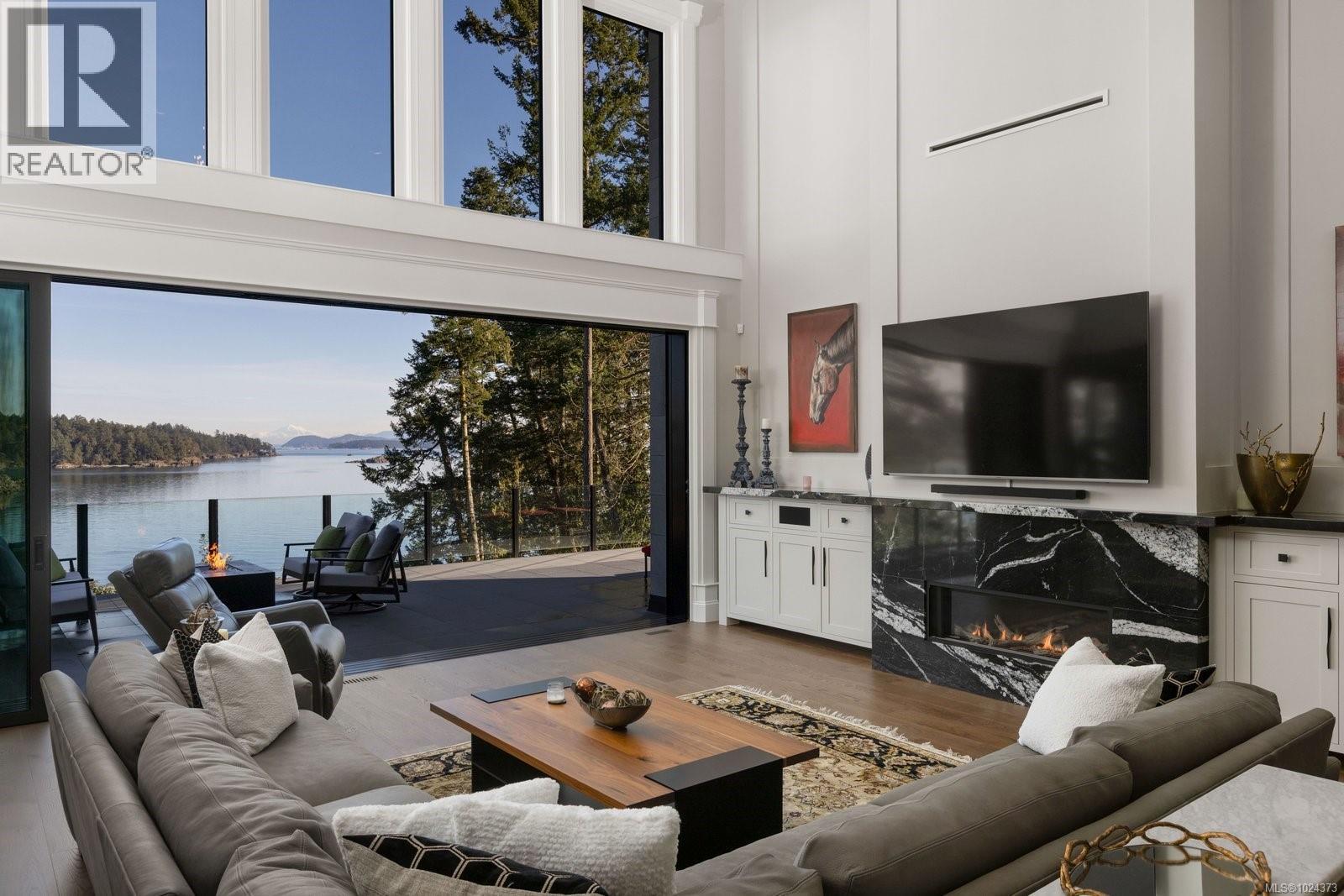  10865 Fernie Wynd Road, North Saanich