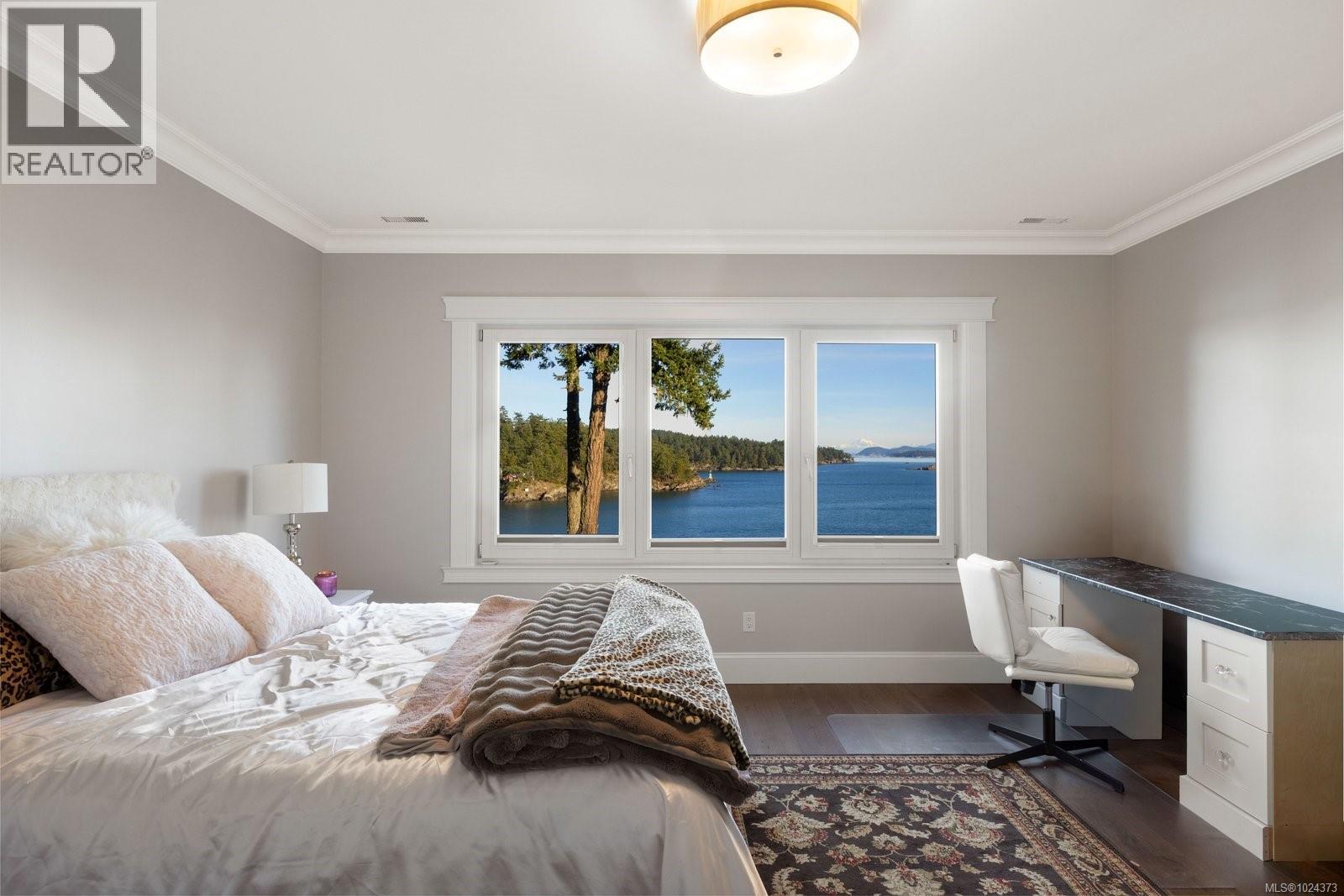  10865 Fernie Wynd Road, North Saanich