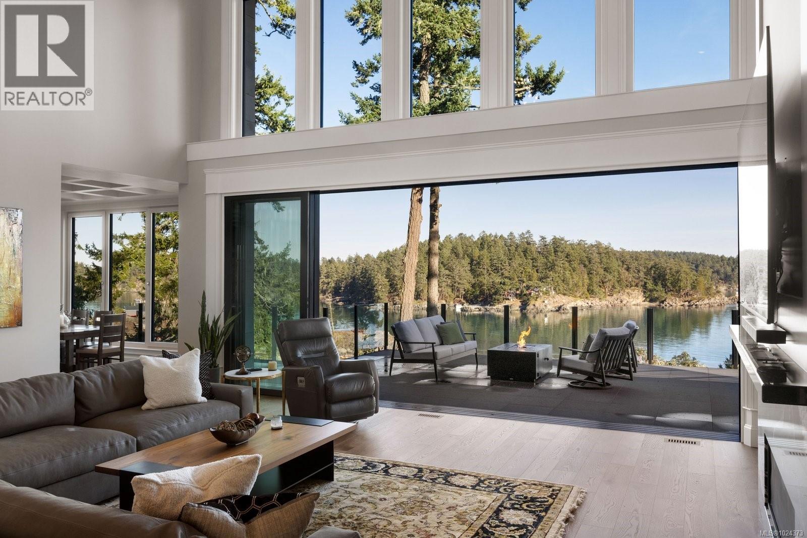  10865 Fernie Wynd Road, North Saanich