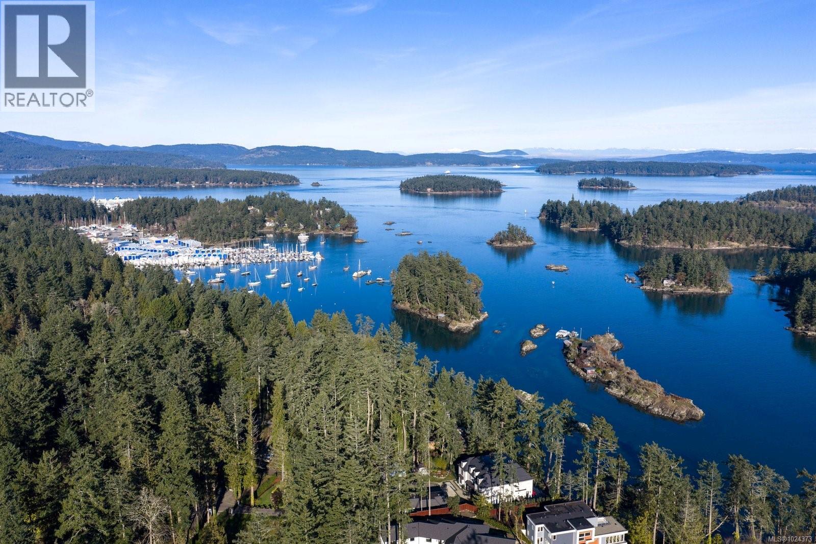  10865 Fernie Wynd Road, North Saanich