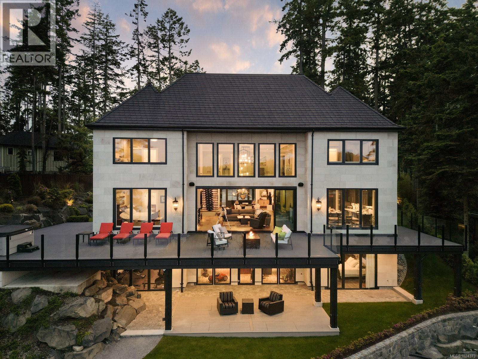  10865 Fernie Wynd Road, North Saanich