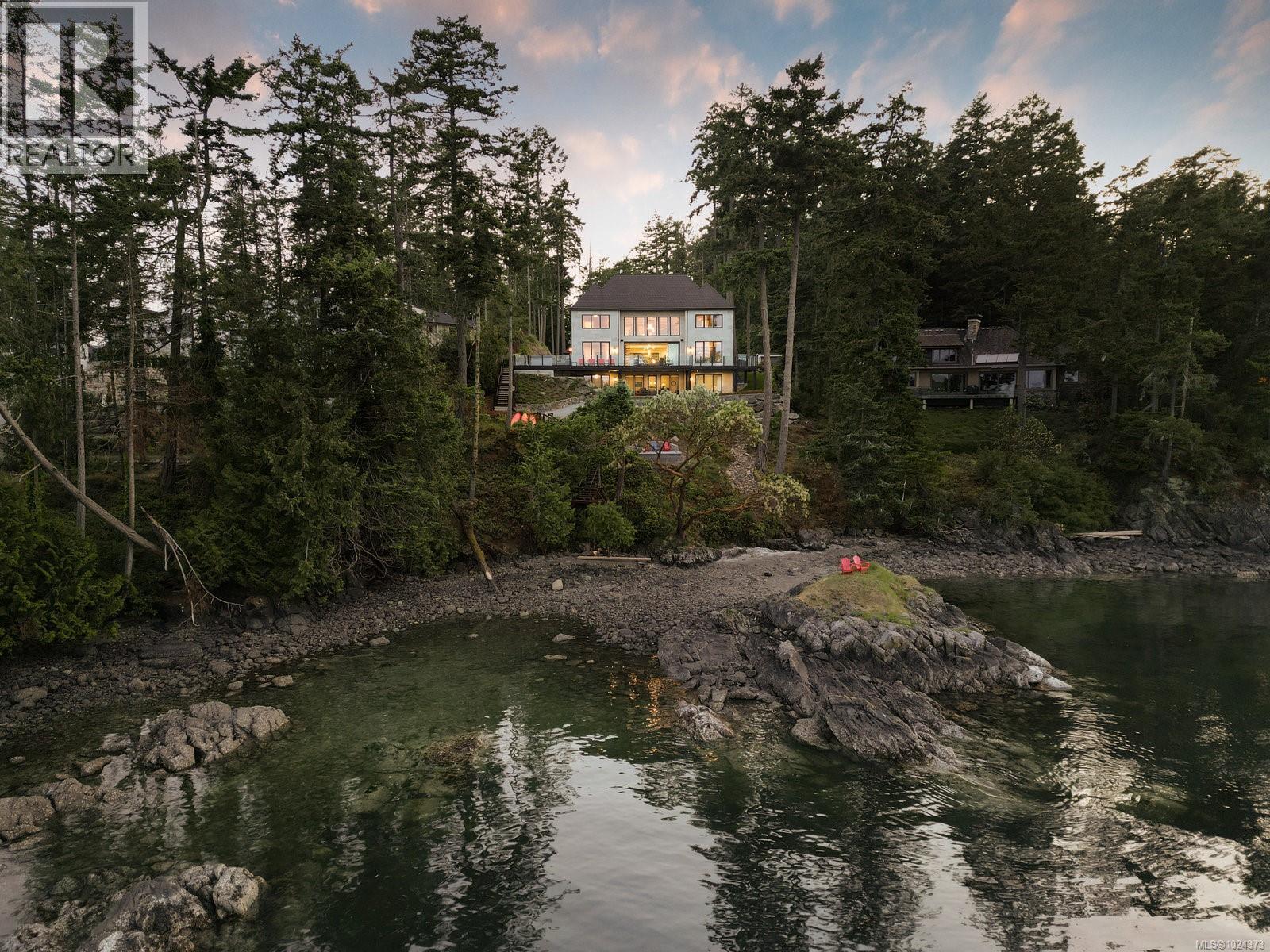  10865 Fernie Wynd Road, North Saanich