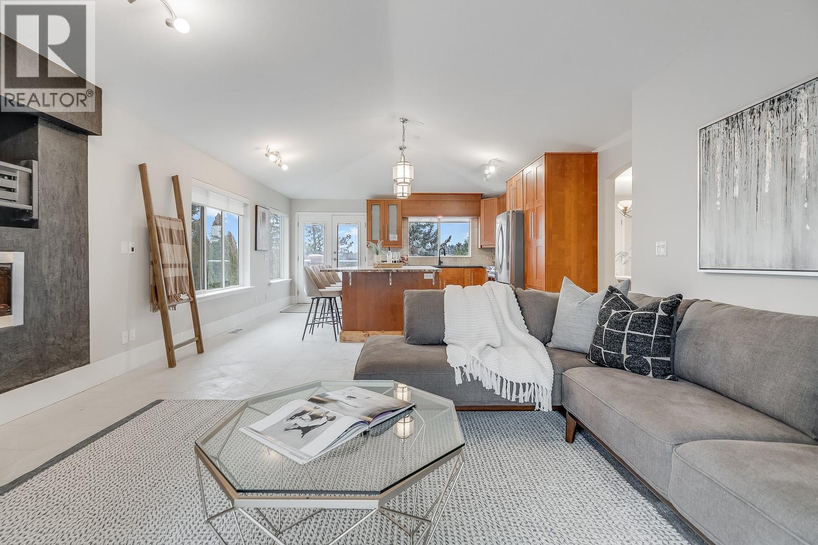  2034 Horizon Drive, West Kelowna