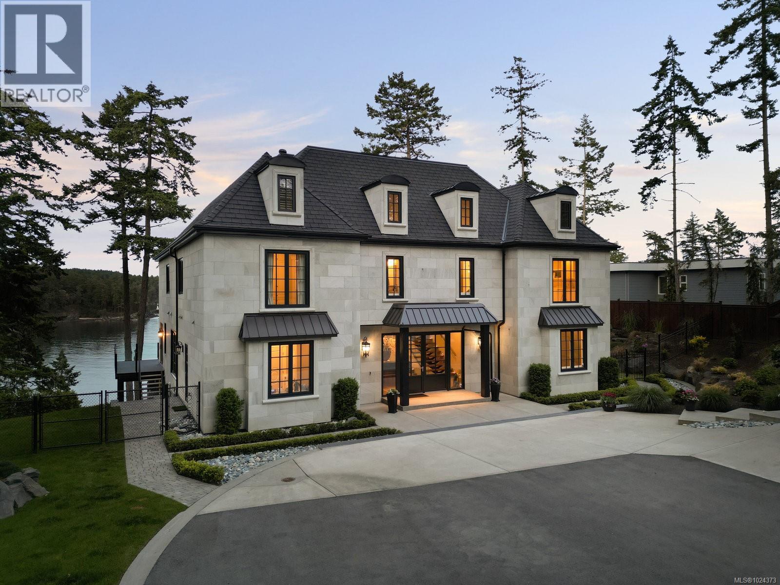  10865 Fernie Wynd Road, North Saanich