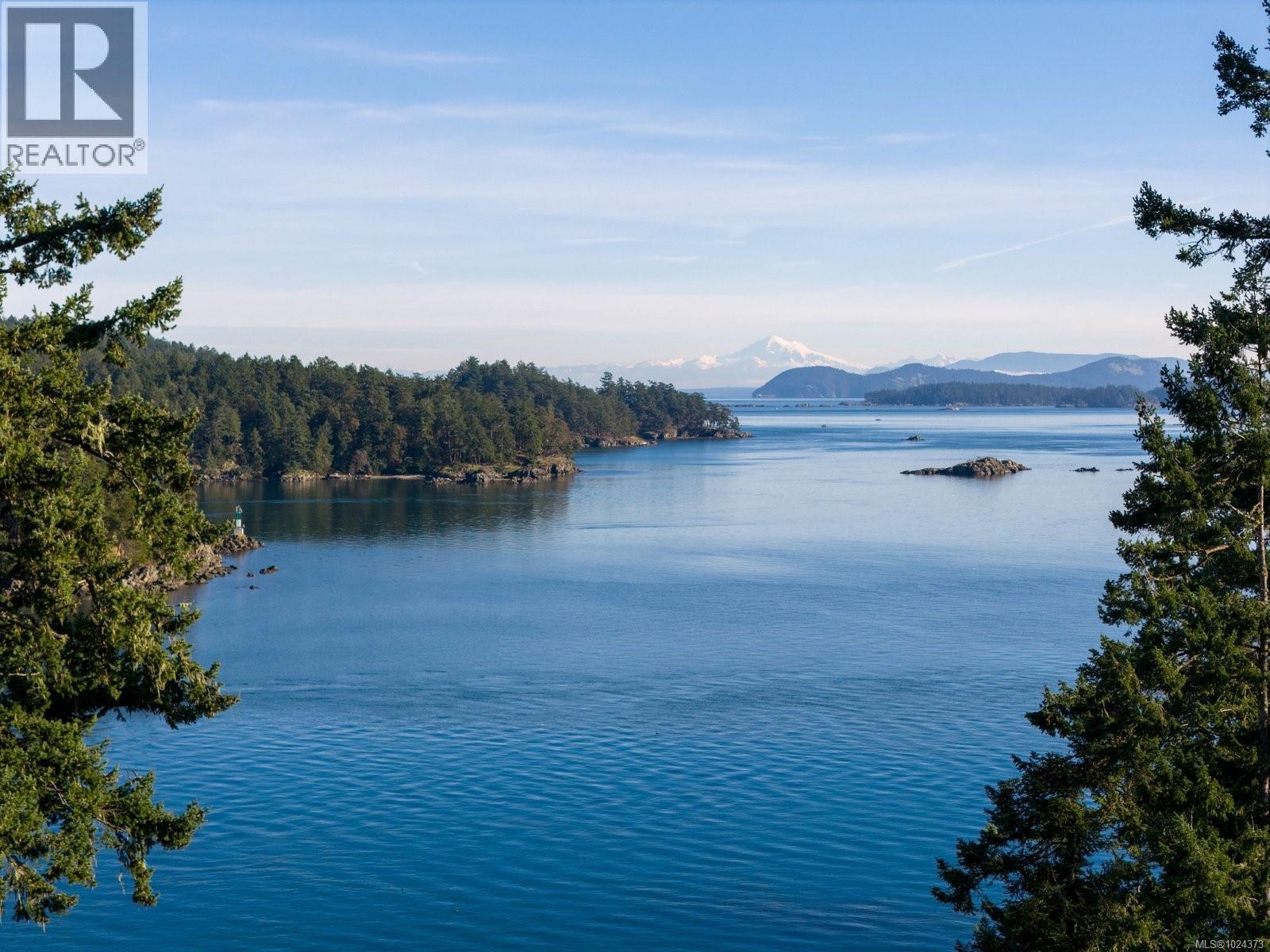  10865 Fernie Wynd Road, North Saanich