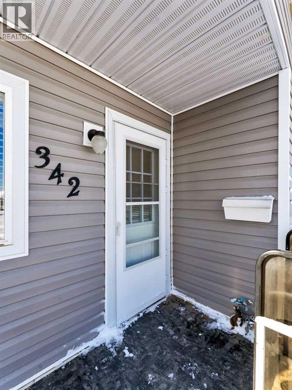 342 Cornell Crescent SW - Photo 4 of 35, Medicine Hat, Alberta