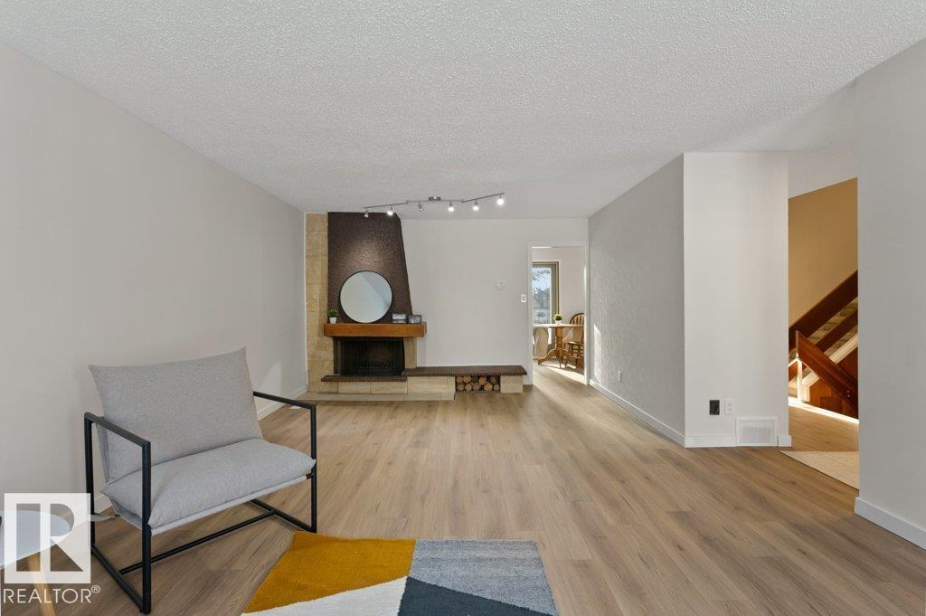 53 MORGAN CR, St. Albert