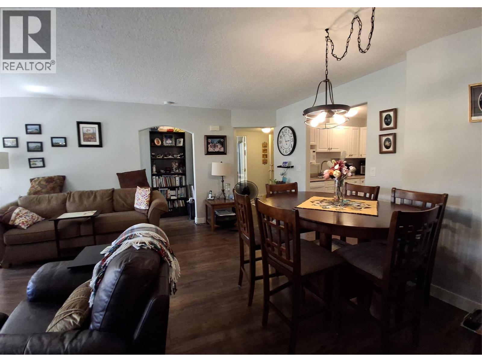 743 Okanagan Avenue Unit# 301, Chase