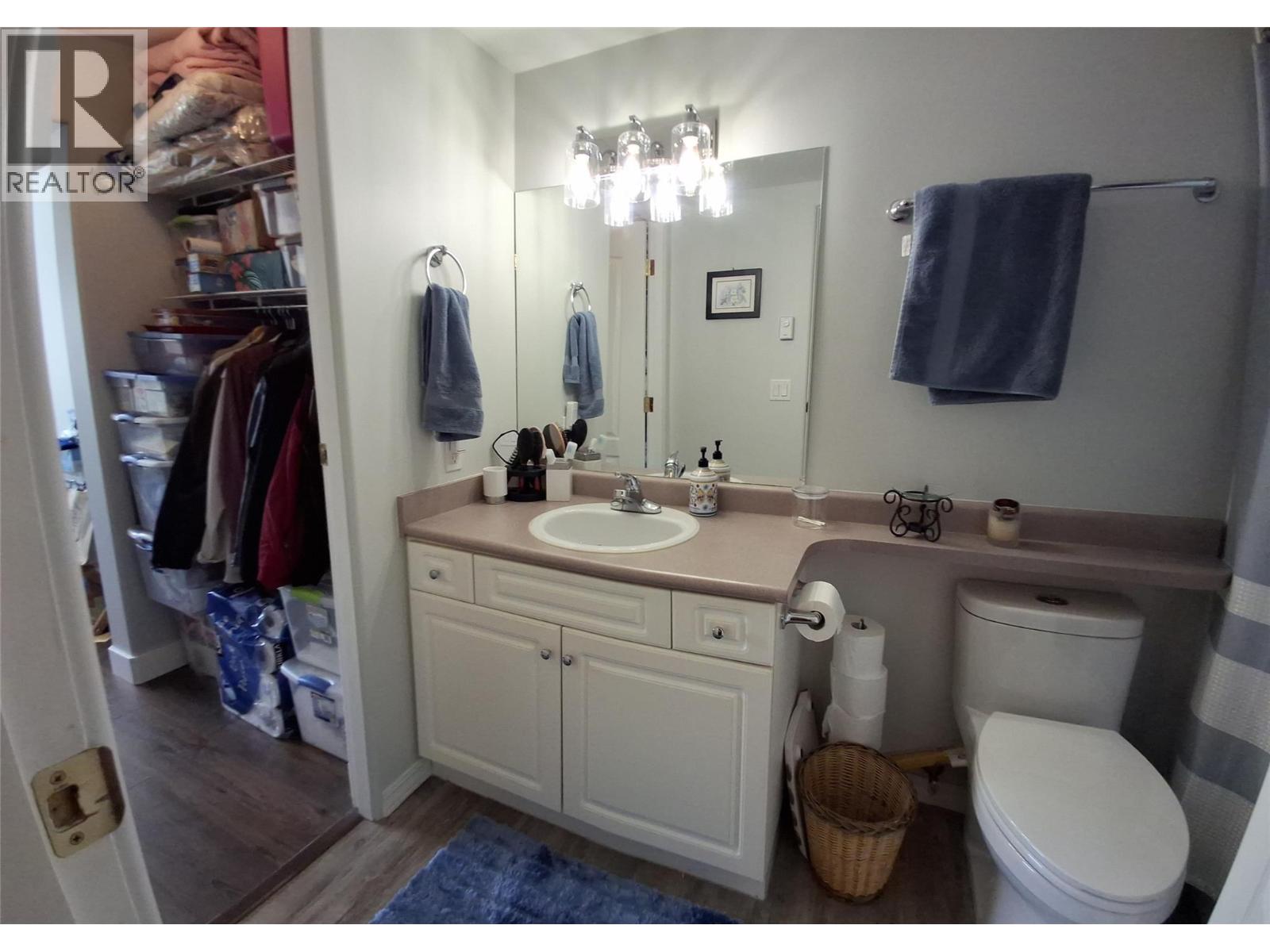 743 Okanagan Avenue Unit# 301, Chase