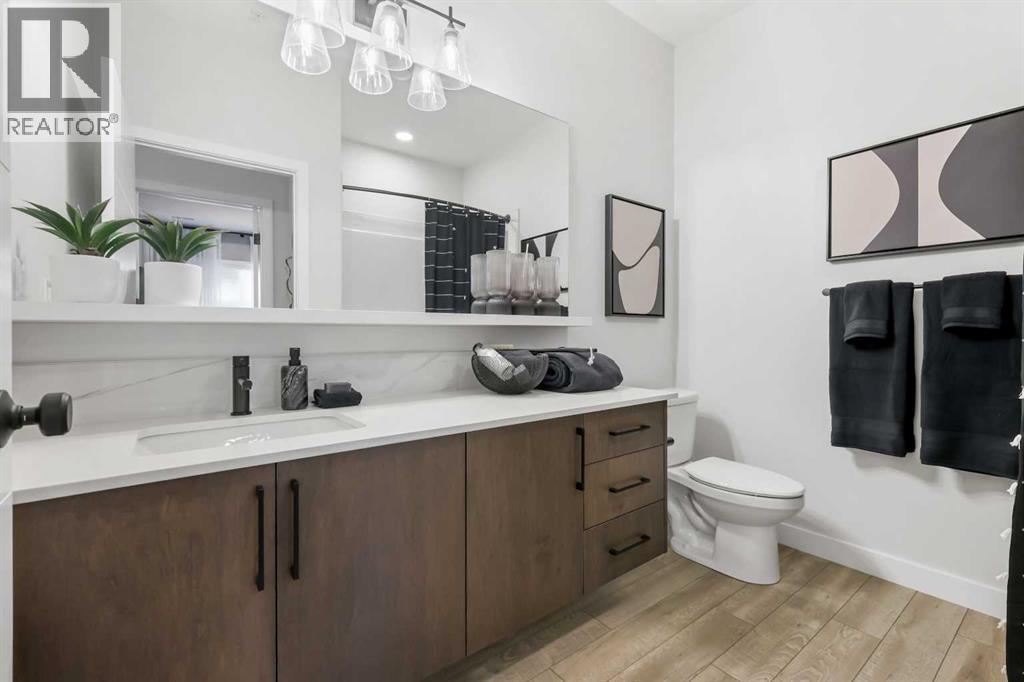 Single Family House for Sale in   Les Jardins Park SE Douglasdale/Glen Calgary 