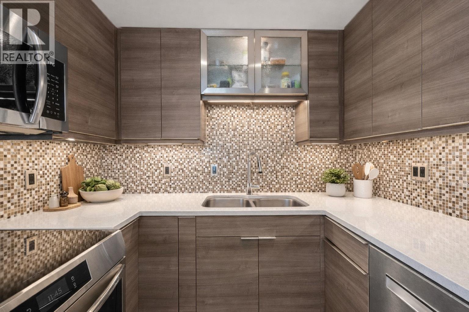 703 2167 BELLEVUE AVENUE, West Vancouver