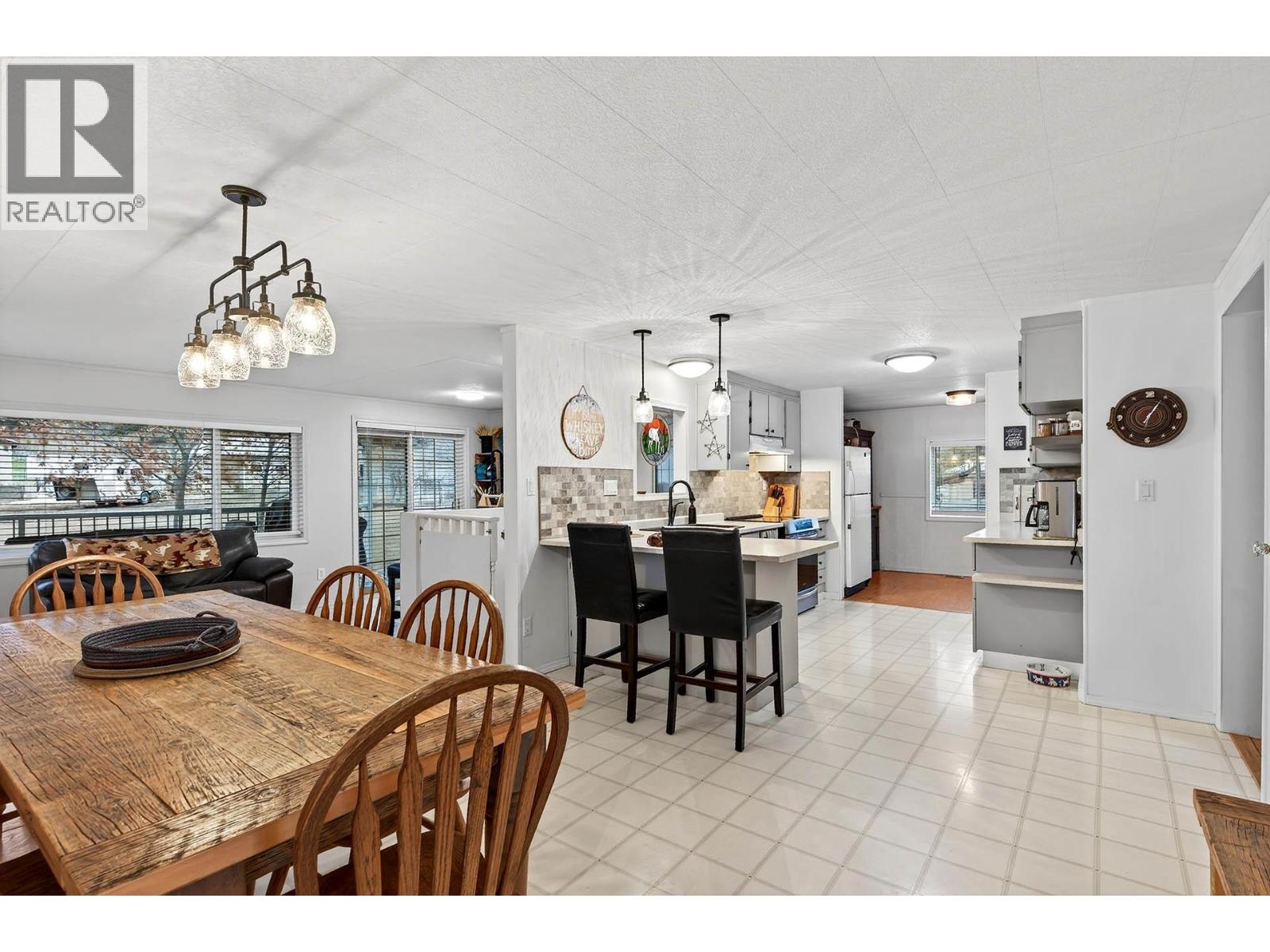 1528 LAVEAU Road, Kamloops