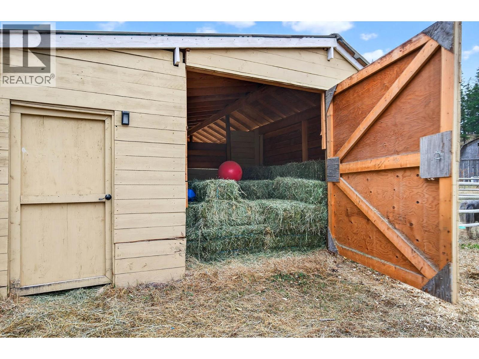 1528 LAVEAU Road, Kamloops