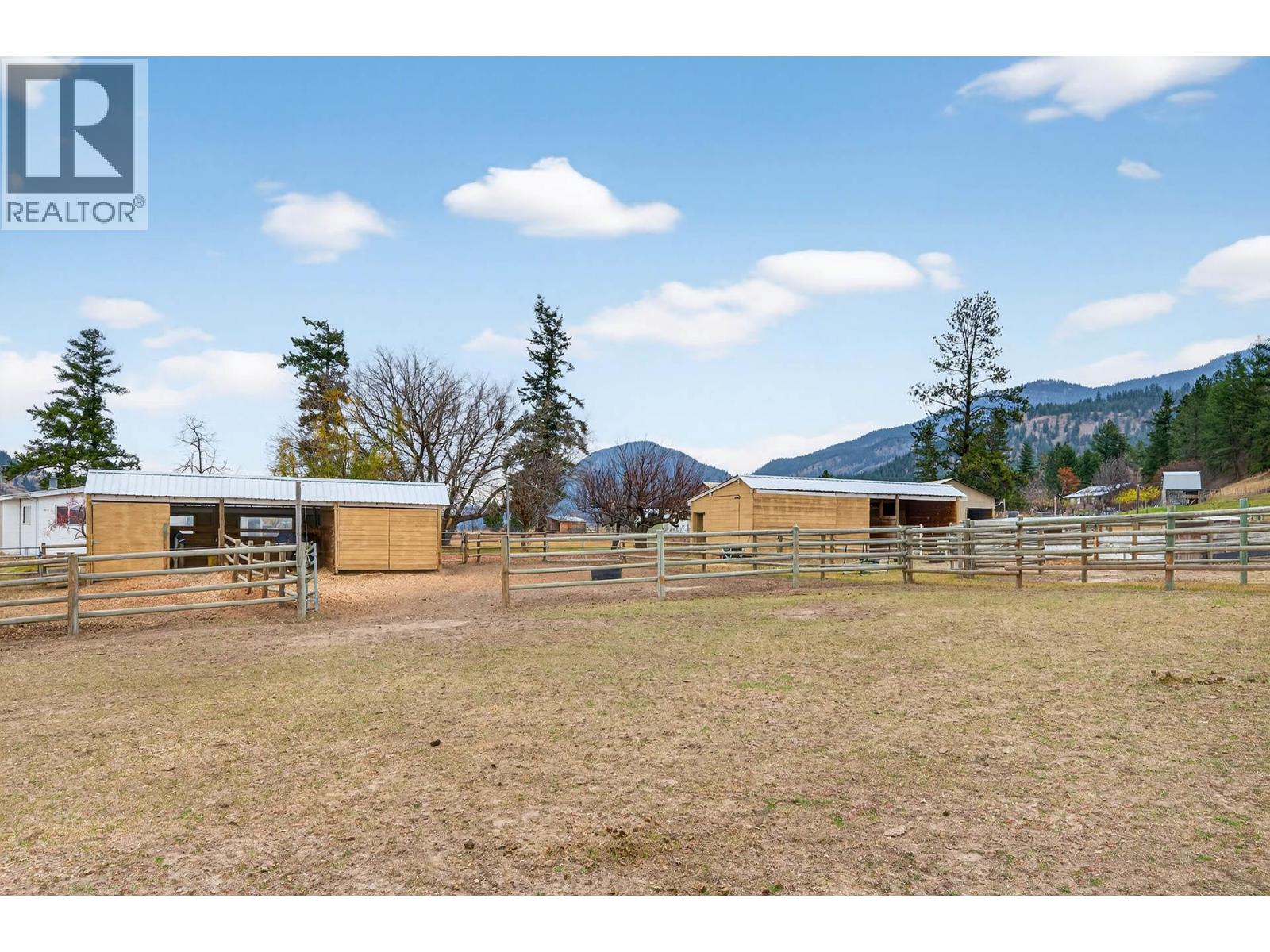 1528 LAVEAU Road, Kamloops